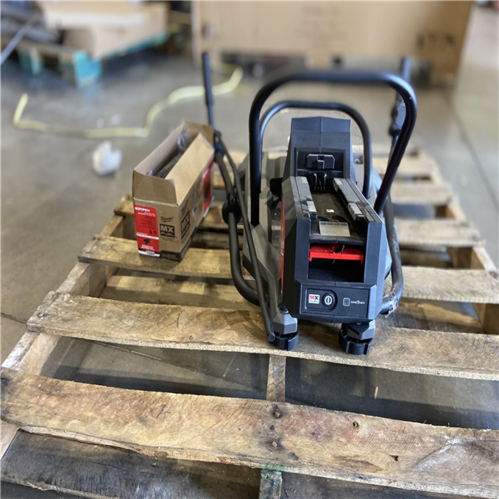 DALLAS LOCATION - Milwaukee MX FUEL Lithium-Ion Cordless Vibratory Screed WITH 3.0AH BATTERY