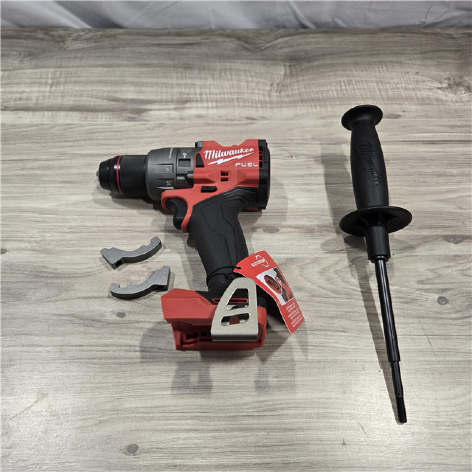 LIKE NEW! - Milwaukee 2904-20 12V 1/2  Hammer Drill/ Driver