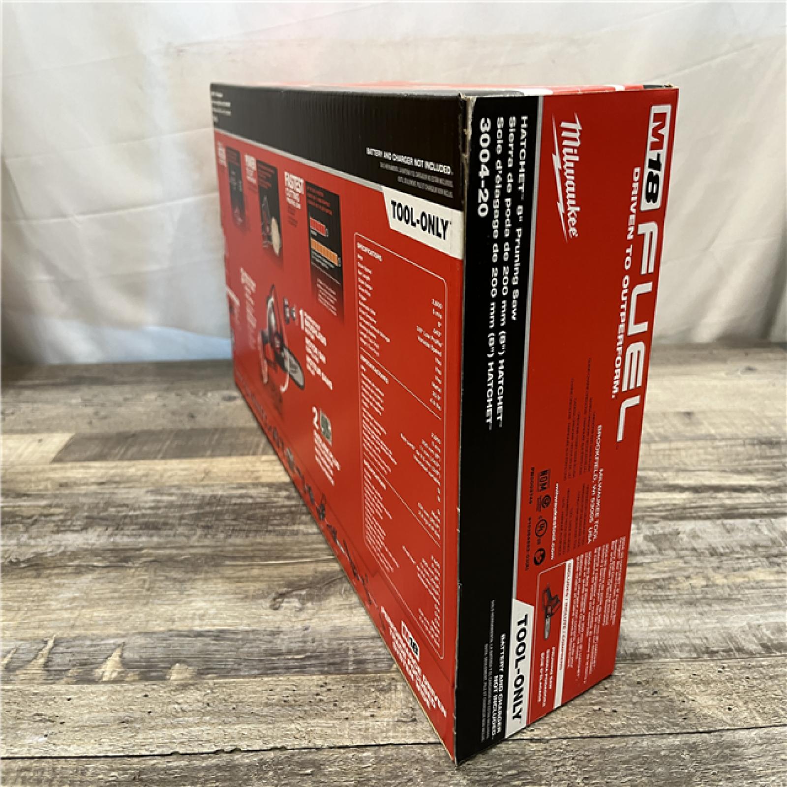 NEW - Milwaukee FUEL 18V Lithium-Ion Brushless Cordless 8 in. HATCHET Pruning Saw (Tool-Only)