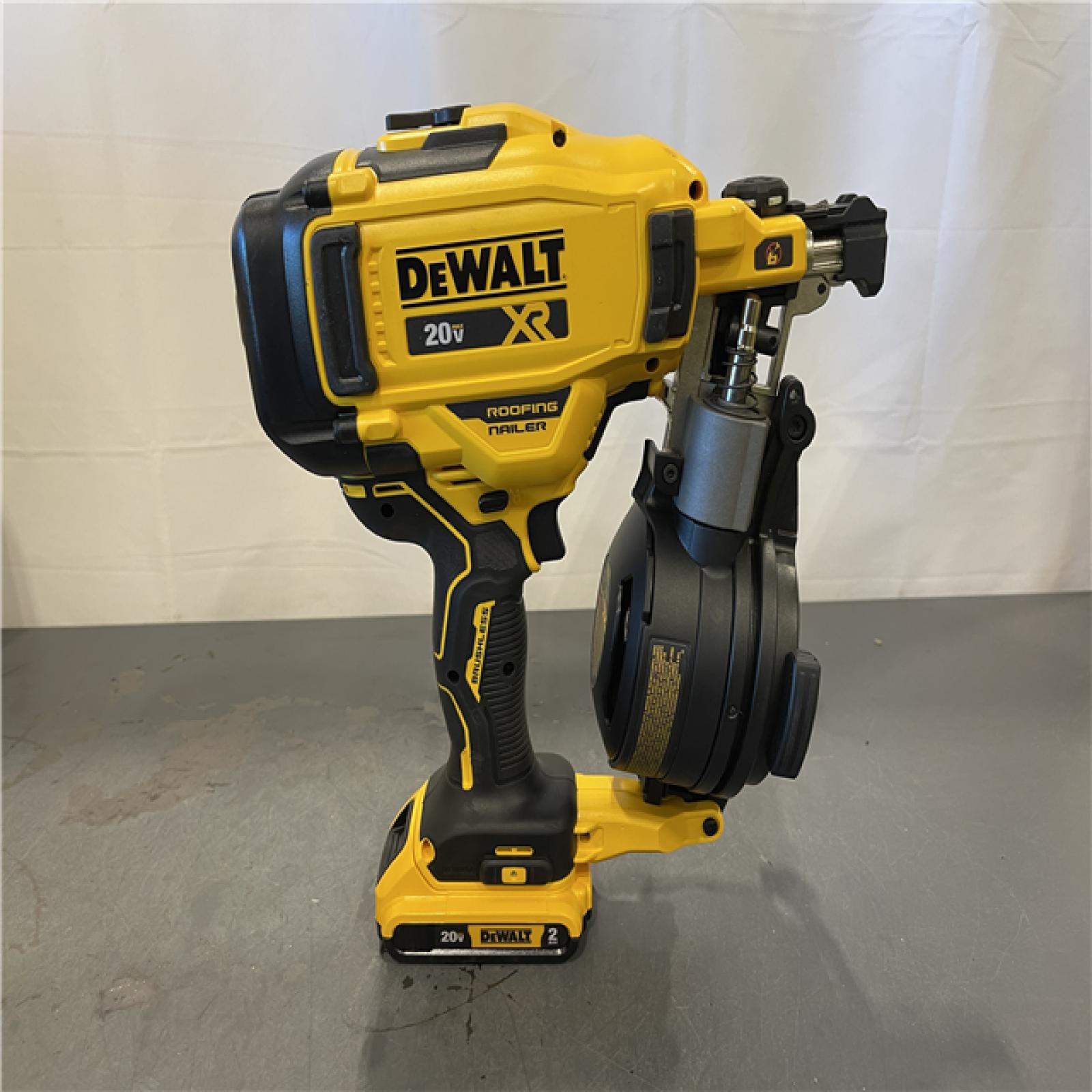 AS-IS - DEWALT 20V MAX Lithium-Ion 15-Degree Electric Cordless Roofing Nailer Kit