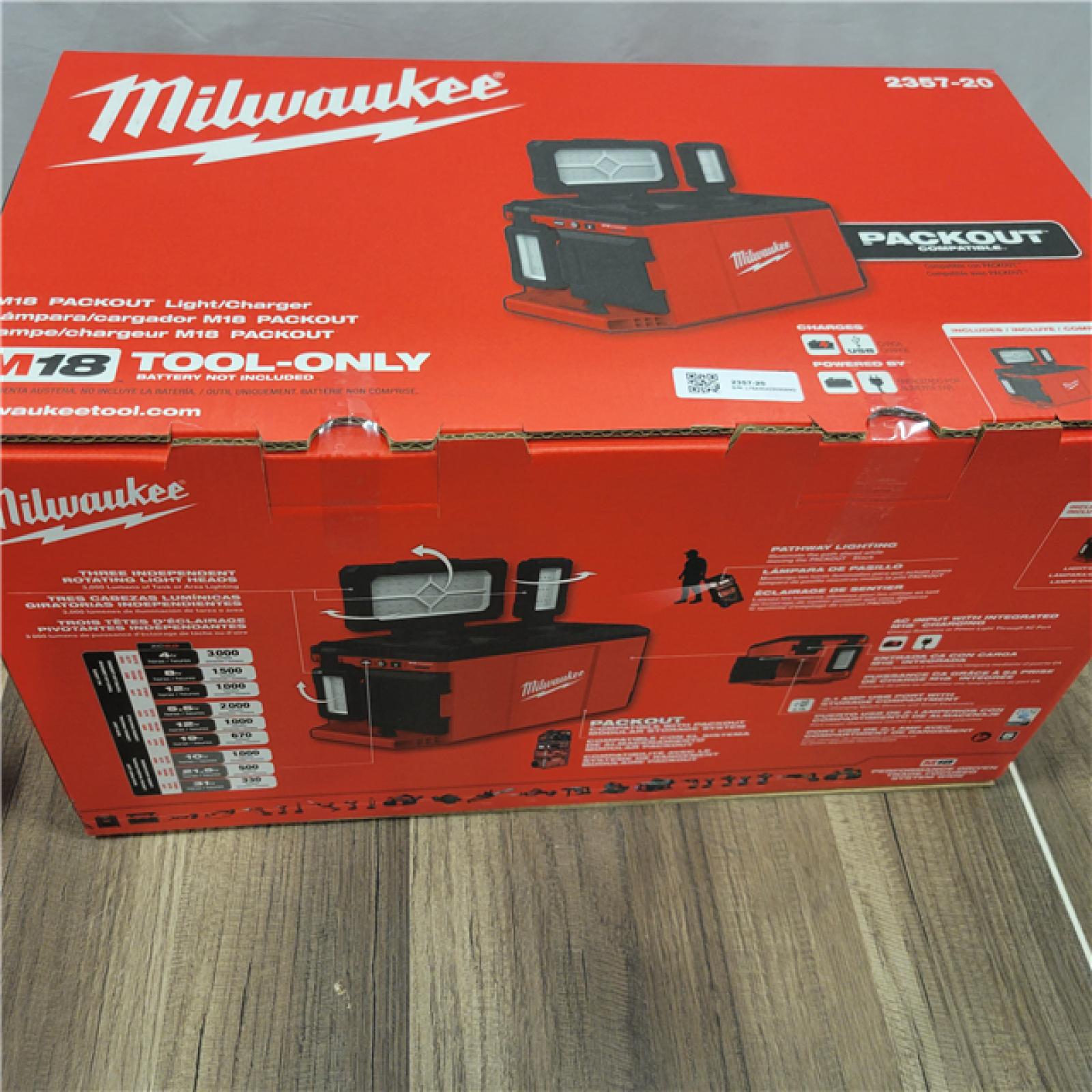 NEW! Milwaukee M18 PACKOUT Light/Charger