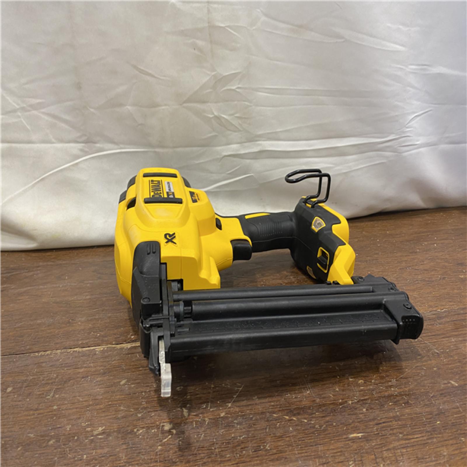 AS-IS DEWALT 20V MAX XR 18 Gauge Brad Nailer Kit