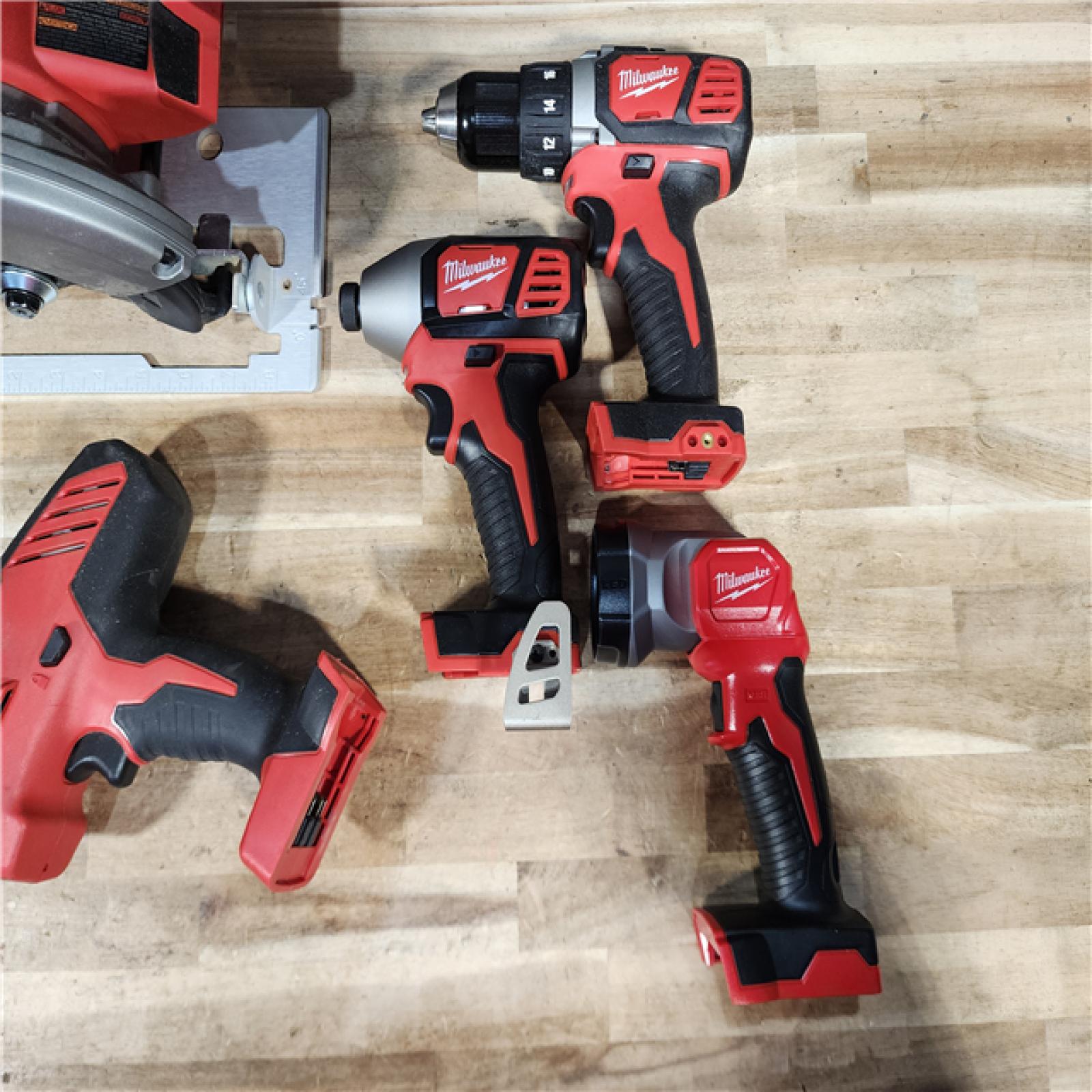 HOUSTON LOCATION - AS-IS Milwaukee 5 Tool Combo Kit W/ (2) Battery & Charger