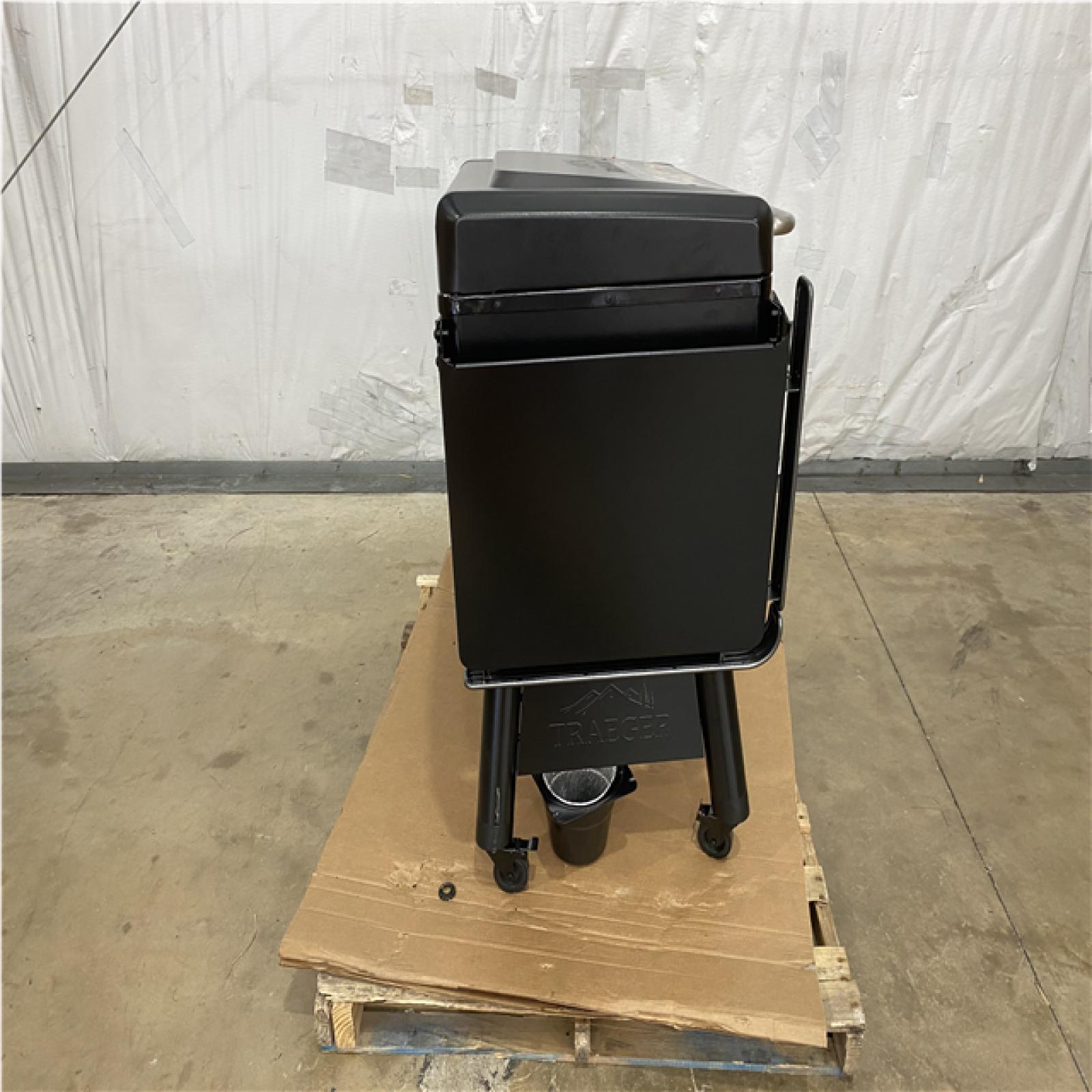 Houston Location - AS-IS home improvement pallet TRAEGER FLAT TOP GRILL