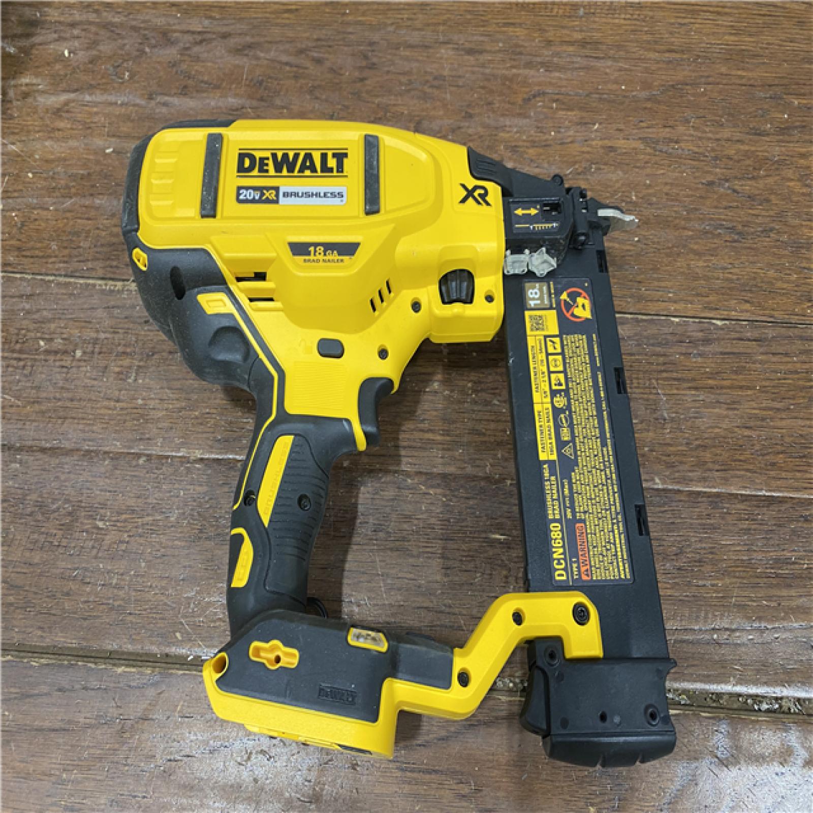 AS-IS DEWALT 20V MAX XR 18 Gauge Brad Nailer Kit