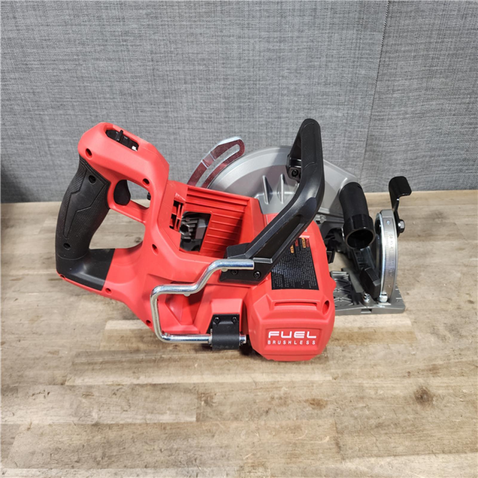 HOUSTON LOCATION - AS-IS (APPEARS LIKE NEW) MILWAUKEE 7-1/4 REAR HANDLE CIRCULAR SAW (TOOL ONLY)