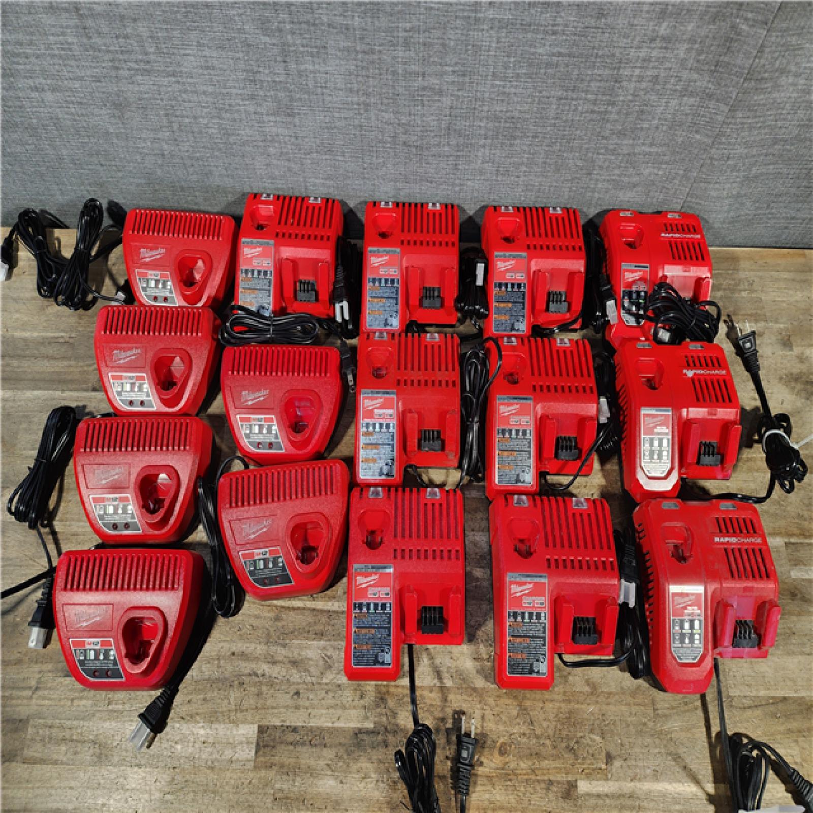 HOUSTON LOCATION - AS-IS MILWAUKEE BATTERY CHARGER PACK QTY - 16