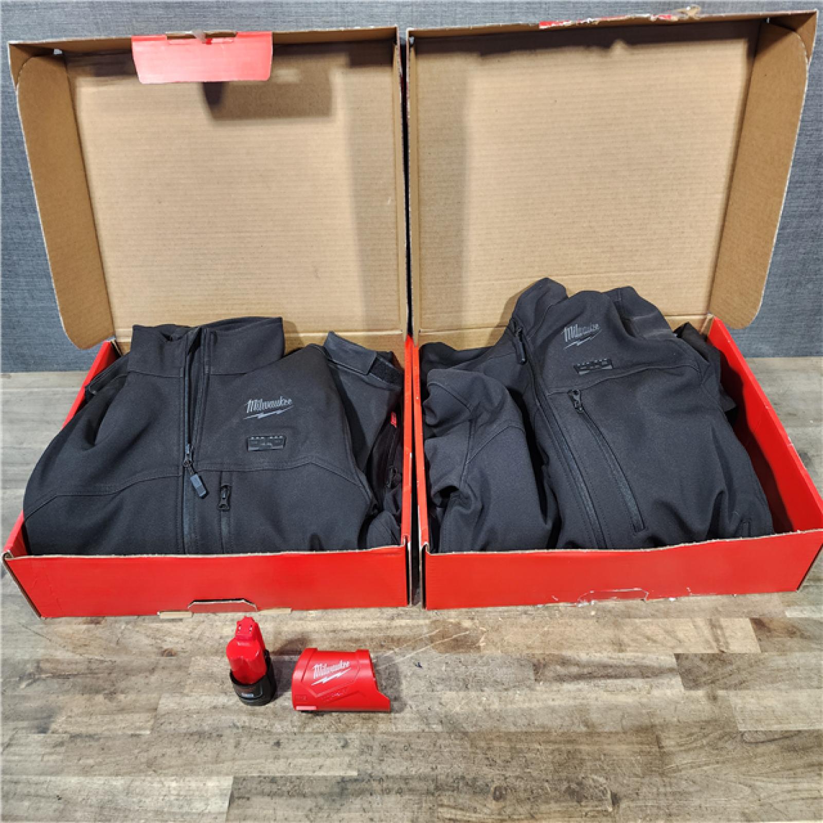 HOUSTON LOCATION - AS-IS MILWAUKEE 2 HEATED CLOTHING COMBO KIT