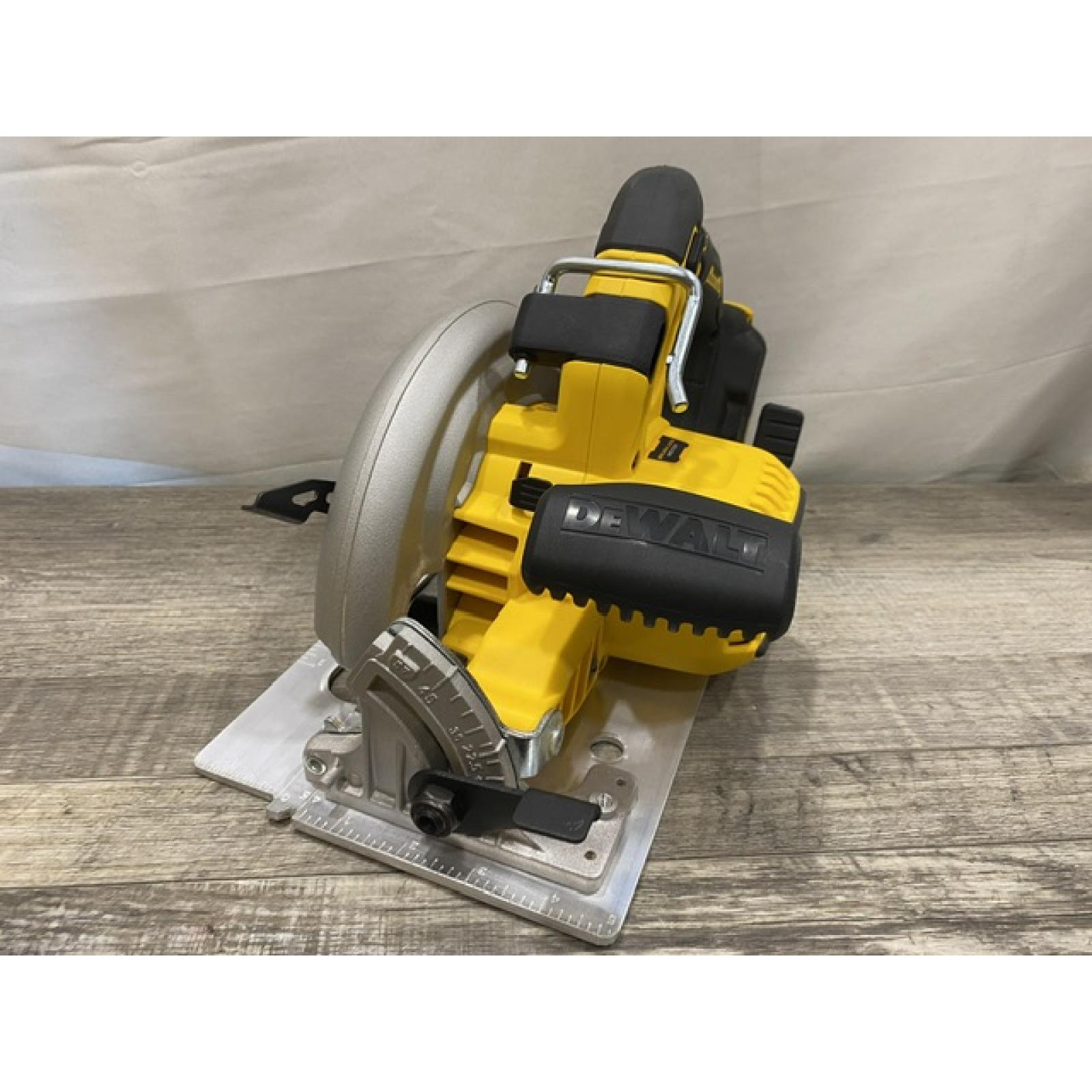 AS-IS DEWALT 20-Volt MAX 7-1/4 in. Cordless Circular Saw (Tool Only)
