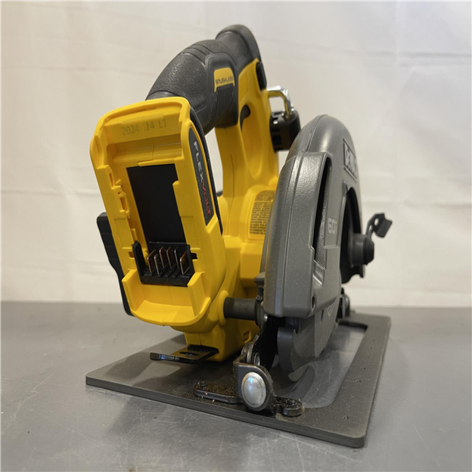 AS-IS - DeWALT Flexvolt Max 7-1/4  60V Brushless Circular Saw (Tool Only)