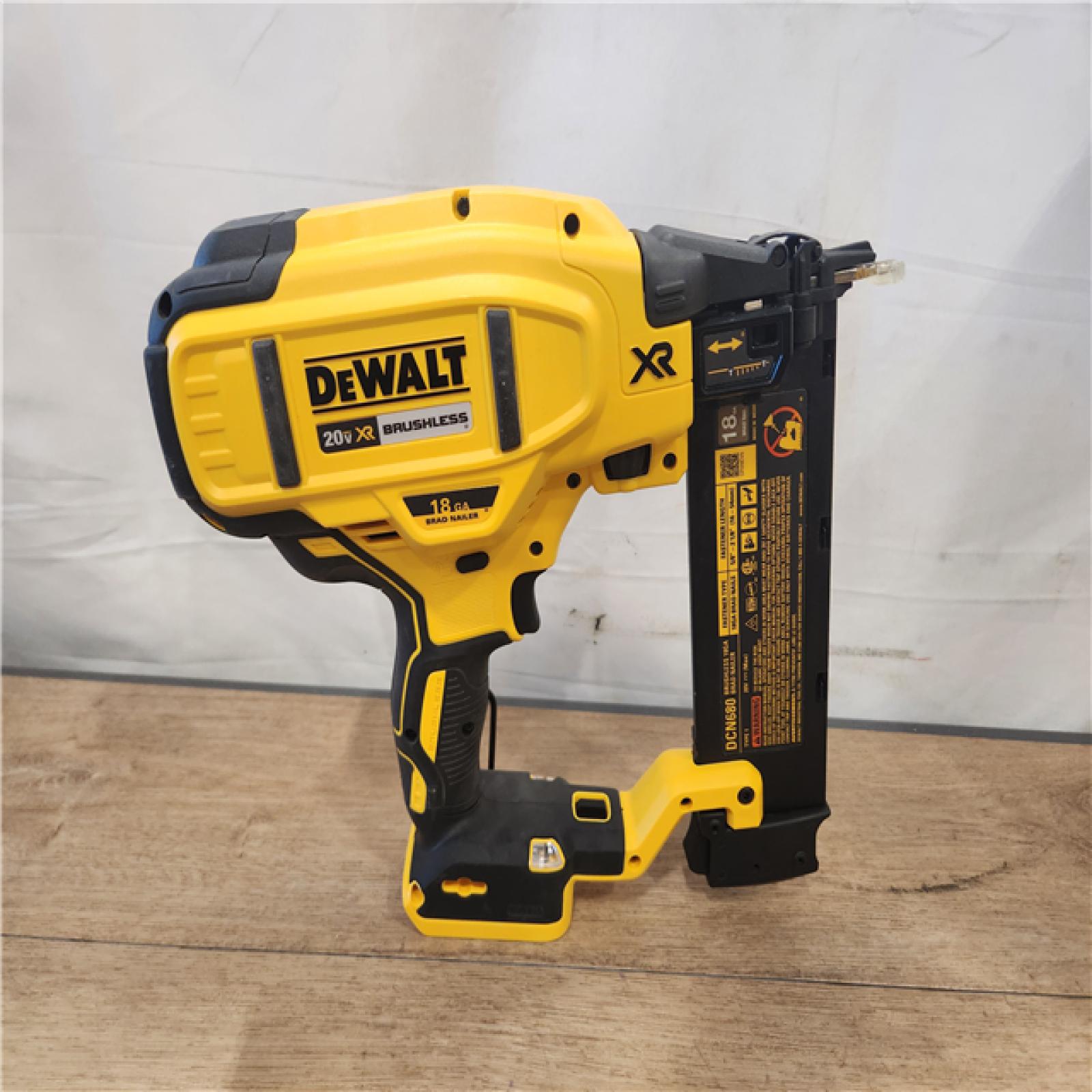 AS-IS- DeWalt 20V MAX XR Lithium-Ion Cordless 18-Gauge Brad Nailer (Tool Only)