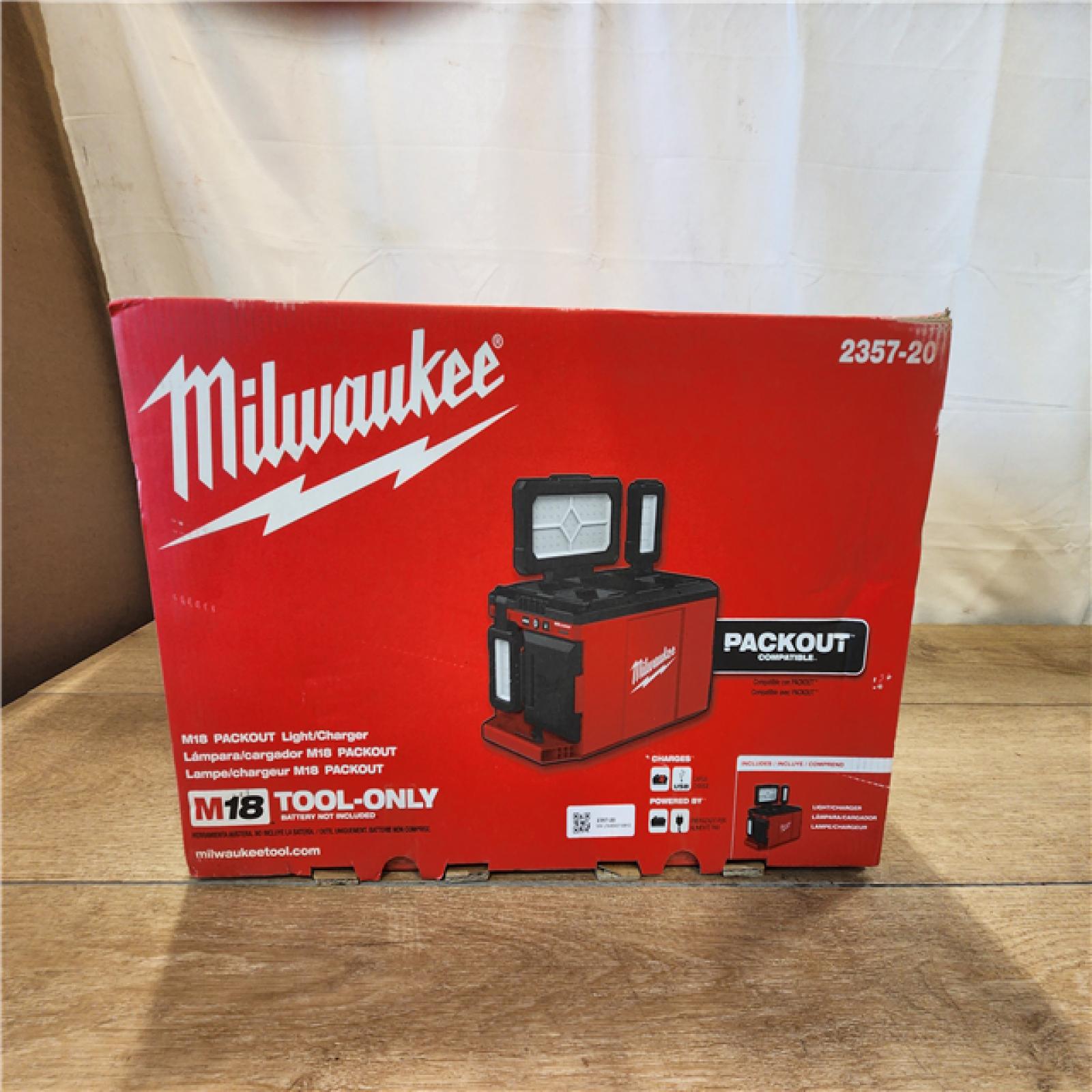 NEW- Milwaukee Tool M18 Packout Light/Charger