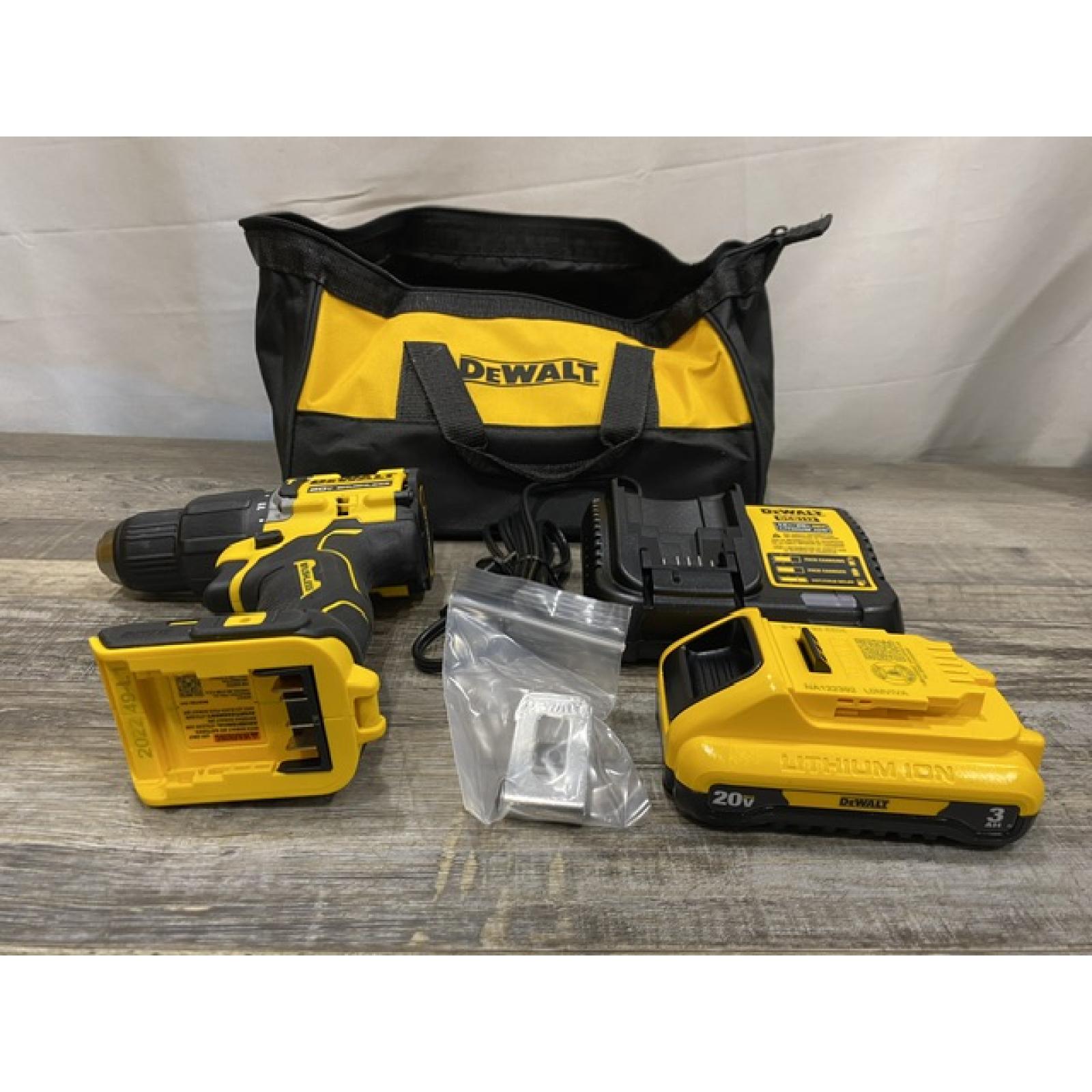 LIKE NEW - DEWALT ATOMIC 20V Cordless 1/2 in. Compact Hammer Drill Kit