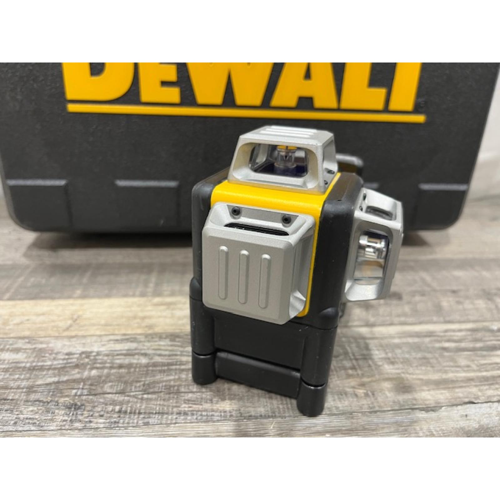 AS-IS DEWALT 12V MAX Lithium-Ion 100 ft. Green Self-Leveling 3-Beam 360 Degree Laser Level Kit