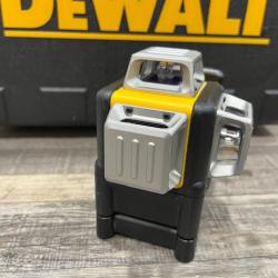 AS-IS DEWALT 12V MAX Lithium-Ion 100 ft. Green Self-Leveling 3-Beam 360 Degree Laser Level Kit