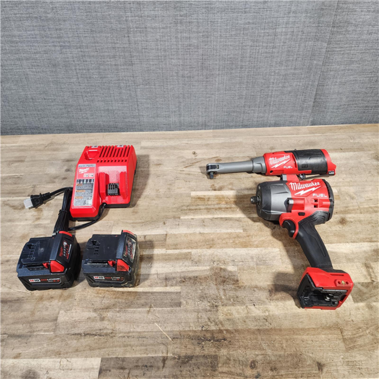 HOUSTON LOCATION - AS-IS MILWAUKEE 2 TOOL COMBO KIT W/ (2) BATTERY & CHARGER