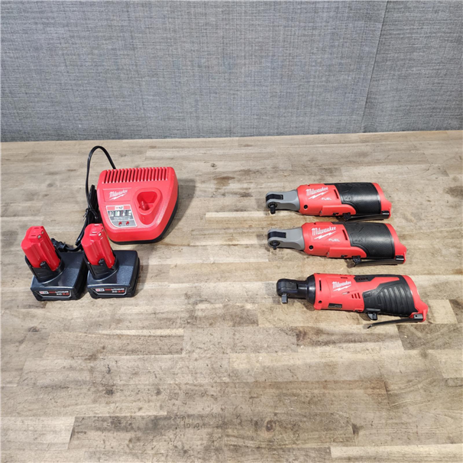 HOUSTON LOCATION - AS-IS MILWAUKEE 3 TOOL COMBO KIT W/ (2) BATTERY & CHARGER