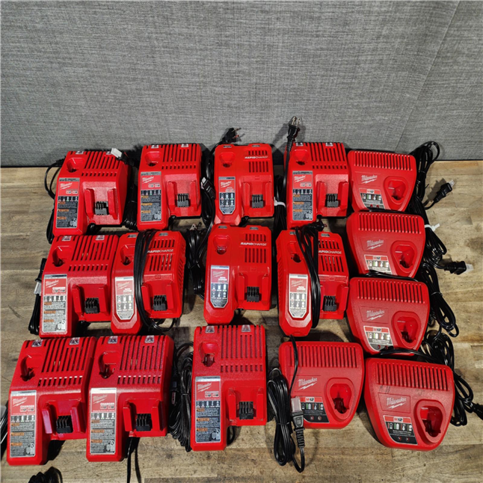 HOUSTON LOCATION - AS-IS MILWAUKEE BATTERY CHARGER PACK QTY - 16