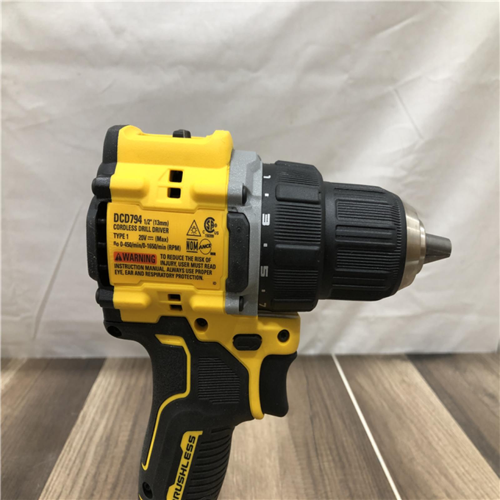 AS-IS DEWALT ATOMIC 20-Volt MAX Lithium-Ion Cordless Combo Kit