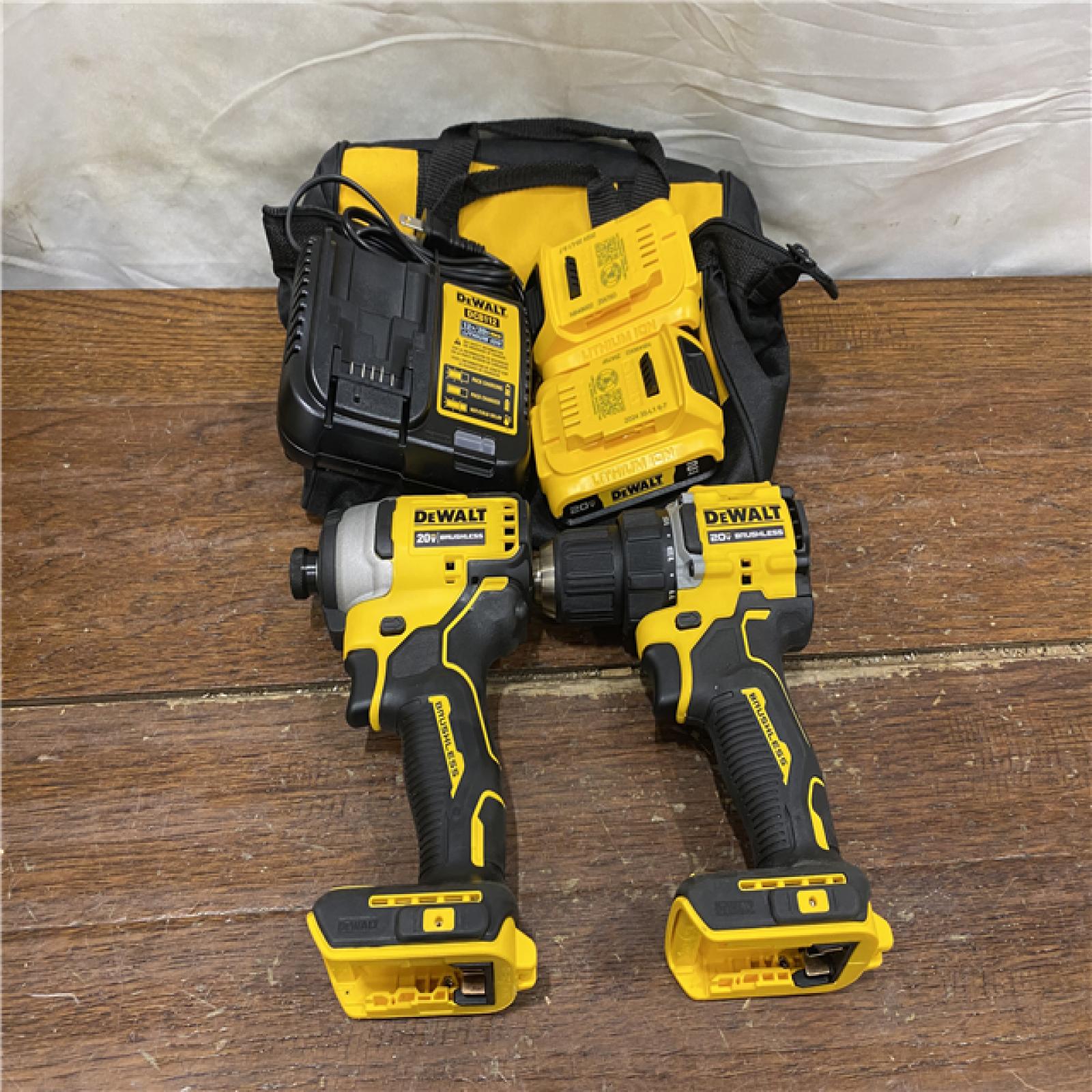 AS-IS DEWALT ATOMIC 20-Volt MAX Lithium-Ion Cordless Combo Kit (2-Tool) with (2) 2.0Ah Batteries, Charger and Bag