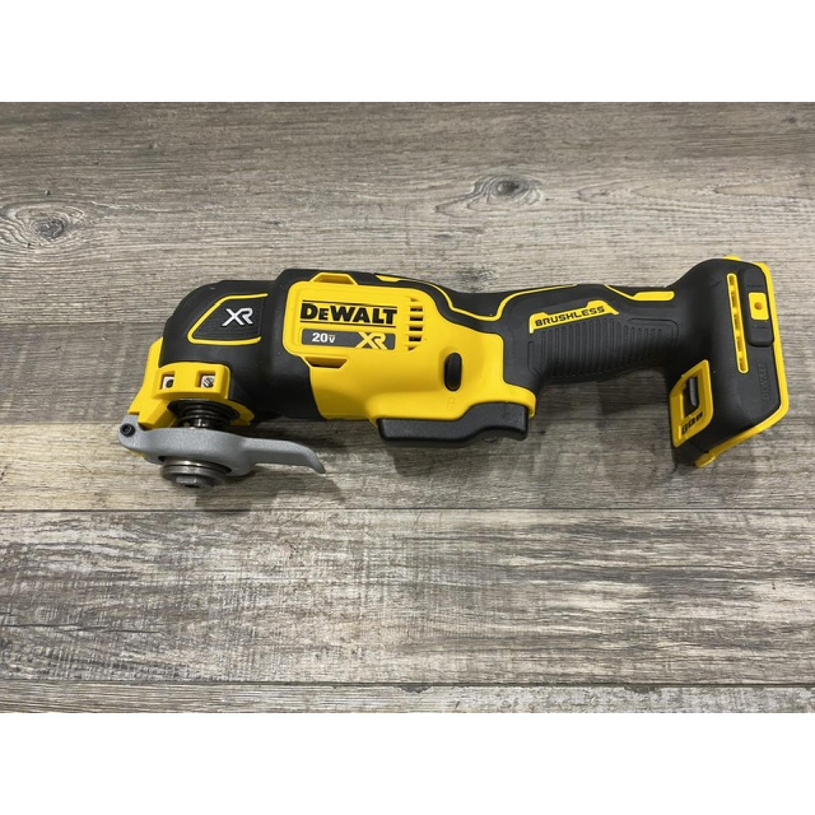 AS-IS DEWALT 20V MAX XR Cordless Brushless 3-Speed Oscillating Multi Tool Kit