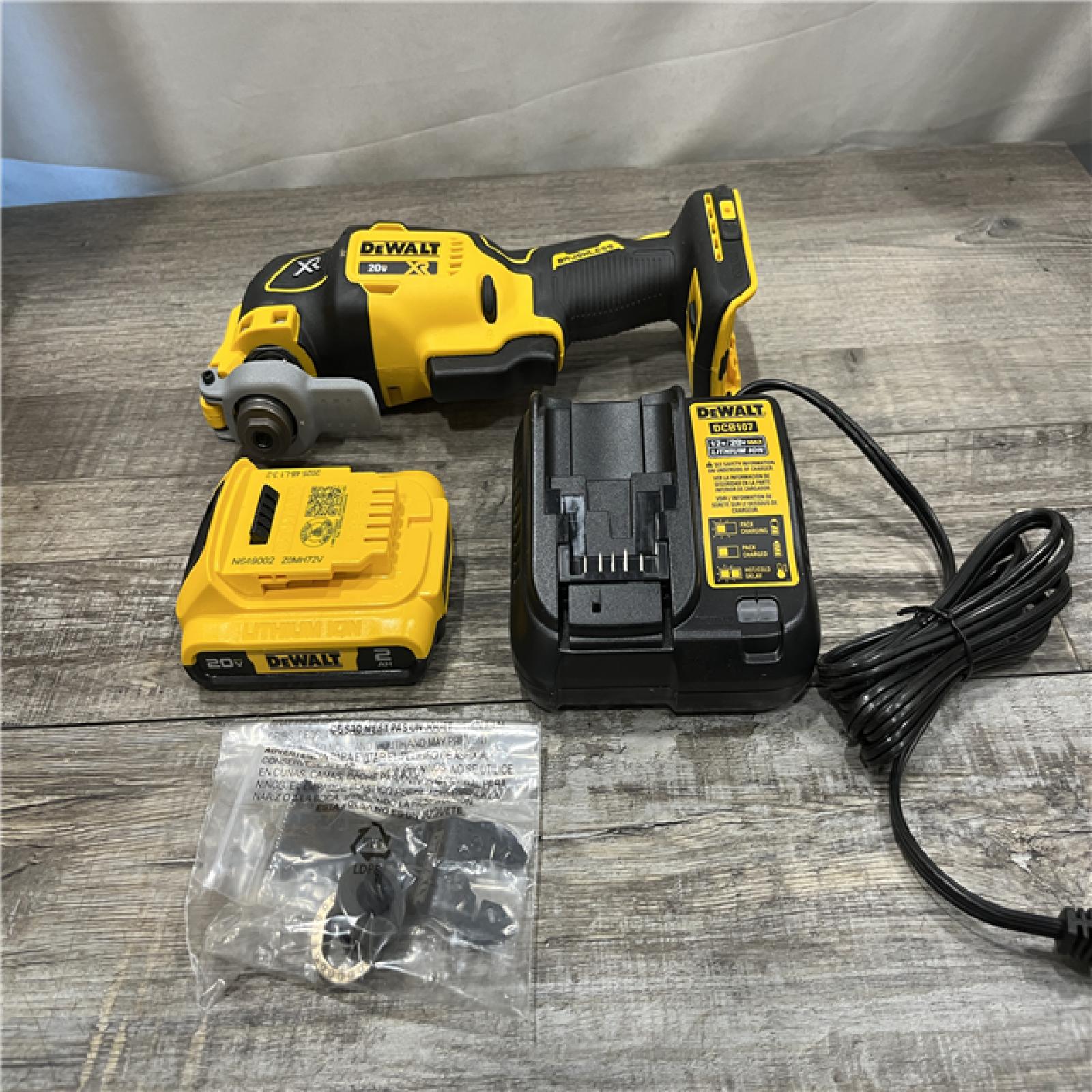 AS-IS DEWALT 20V MAX XR Cordless Brushless 3-Speed Oscillating Multi Tool Kit