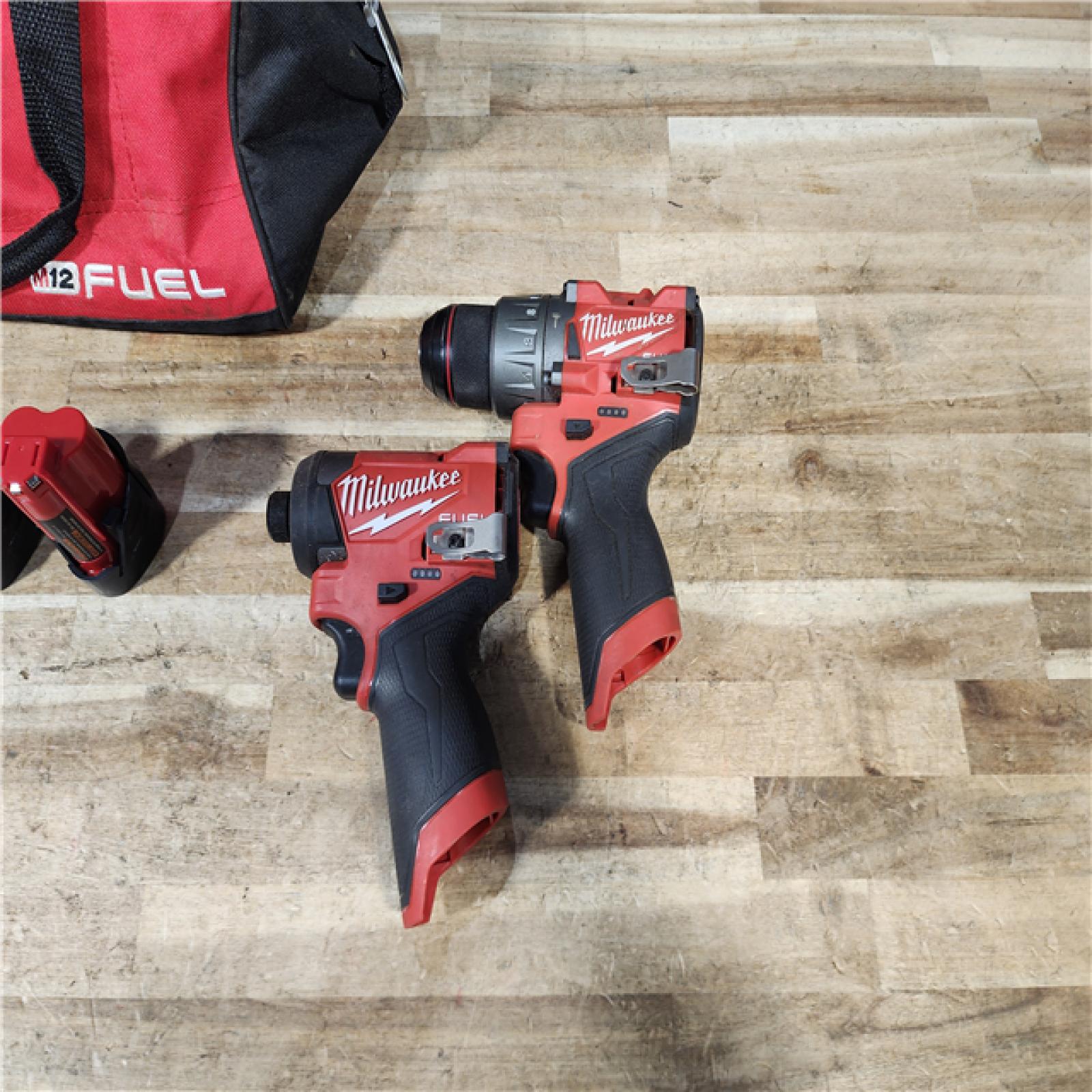 HOUSTON LOCATION - AS - IS Milwaukee 2 Tool Combo Kit W/ (2) Battery & Charger