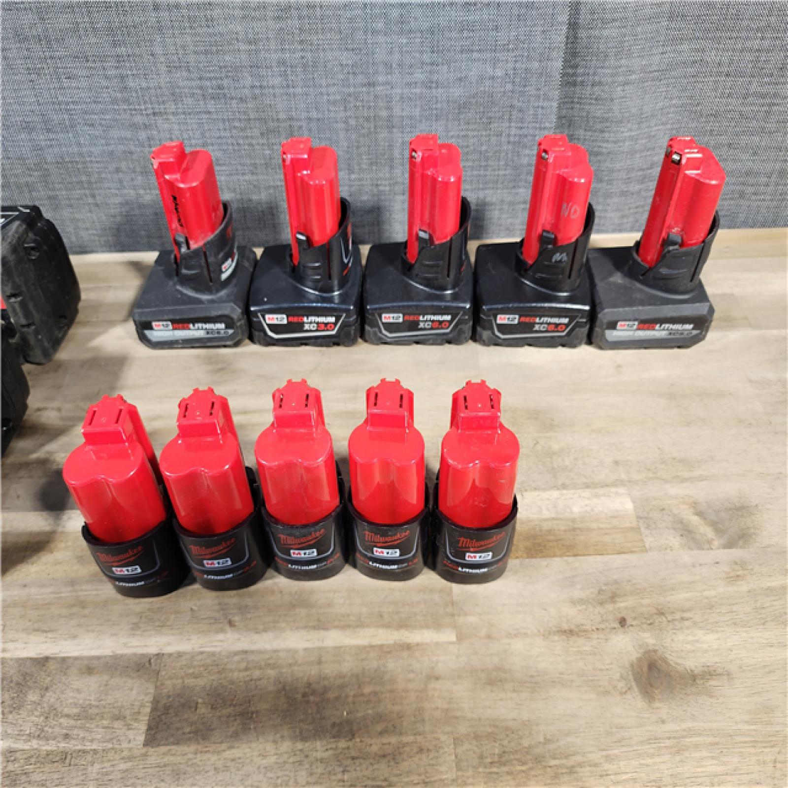 HOUSTON LOCATION - AS-IS MILWAUKEE BATTERY PACK QTY - 20