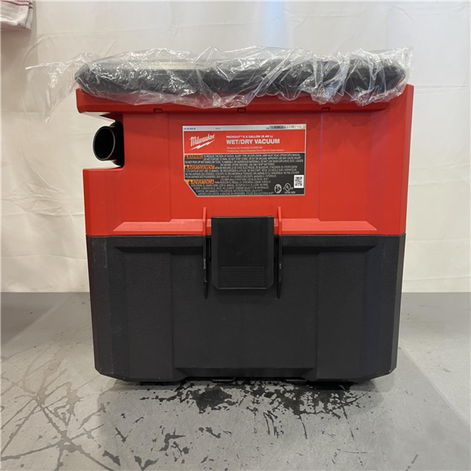 AS-IS- MILWAUKEE M18 FUEL PACKOUT 18-Volt Lithium-Ion Cordless 2.5 Gal. Wet/Dry Vacuum (Vacuum-Only)