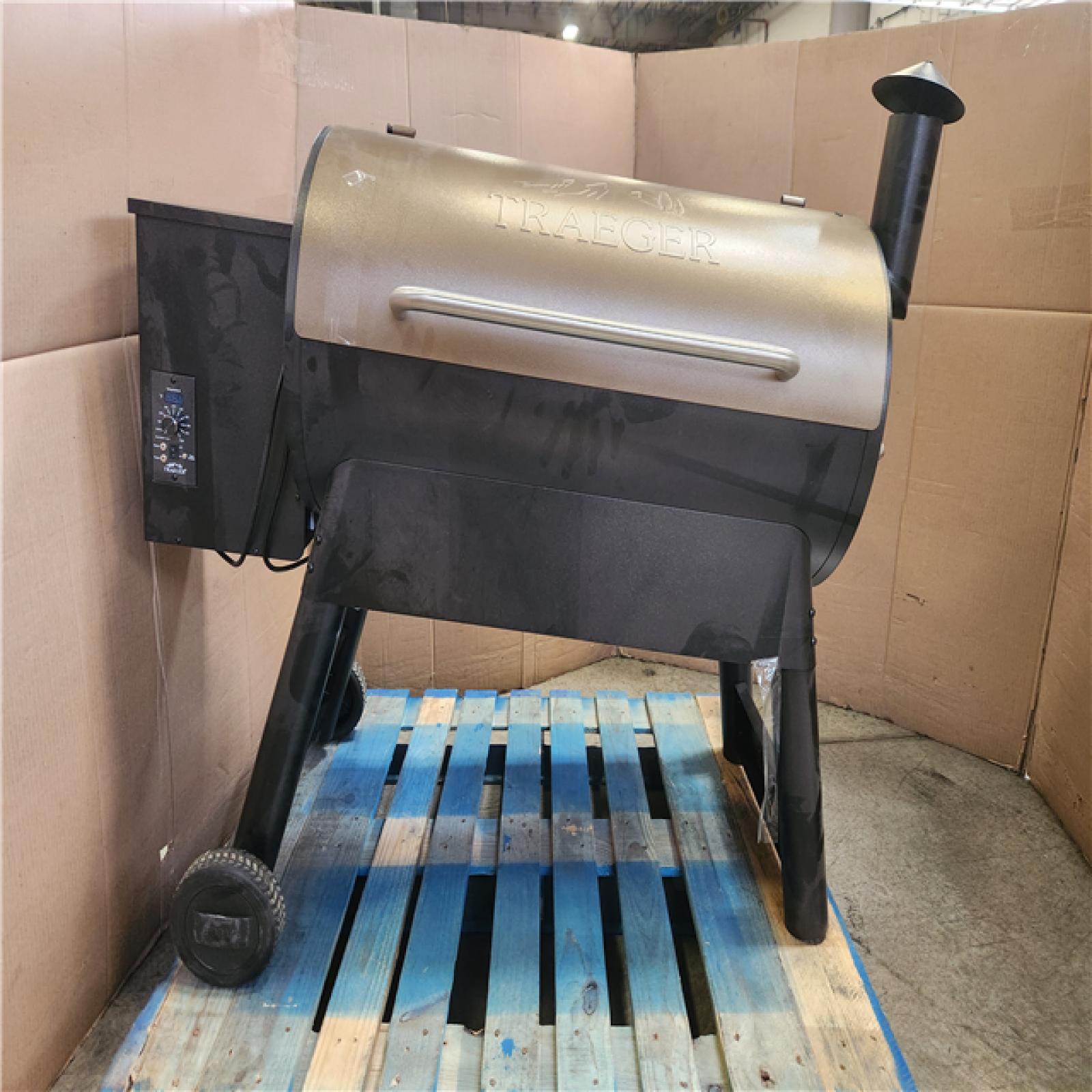 Phoenix Traeger Pro 34 Wood Pellet Grill and Smoker in Bronze