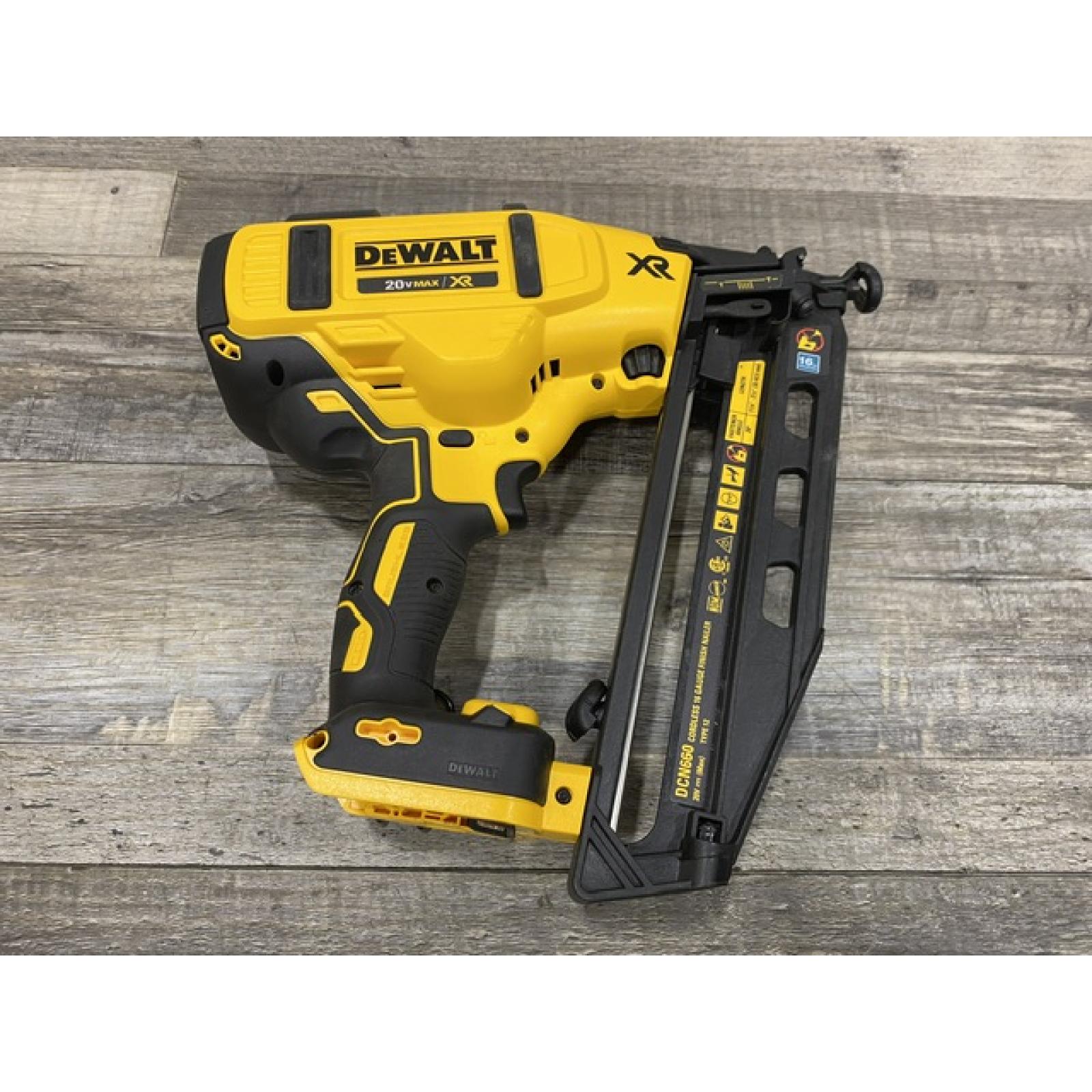 AS-IS DEWALT 20V MAX XR 16-Gauge Electric Cordless Angled Finishing Nailer Kit