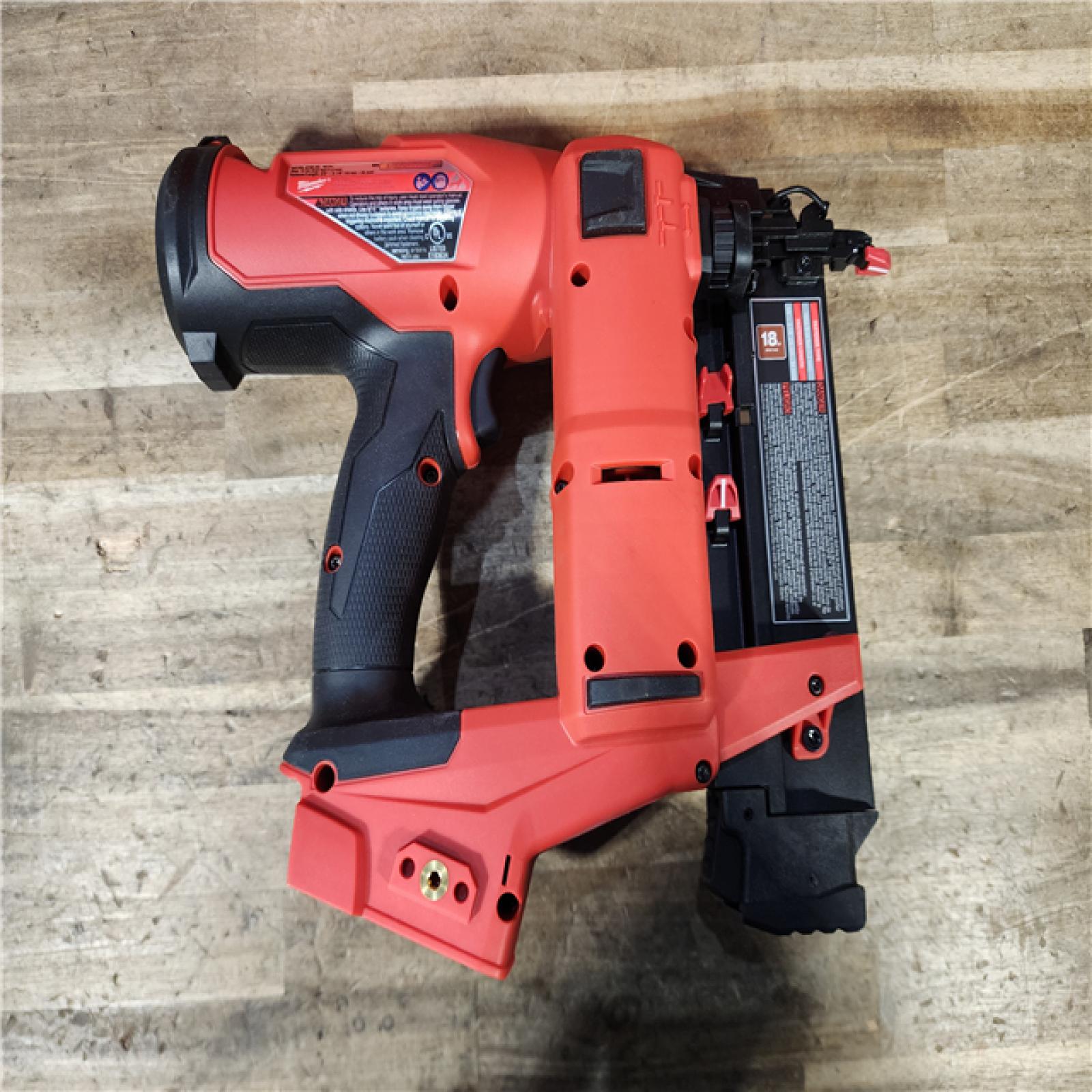 HOUSTON LOCATION - AS-IS (APPEARS LIKE NEW) Milwaukee M18 Fuel 18V Brushless 18-Gauge Brad Nailer 2746-20 (Bare Tool)