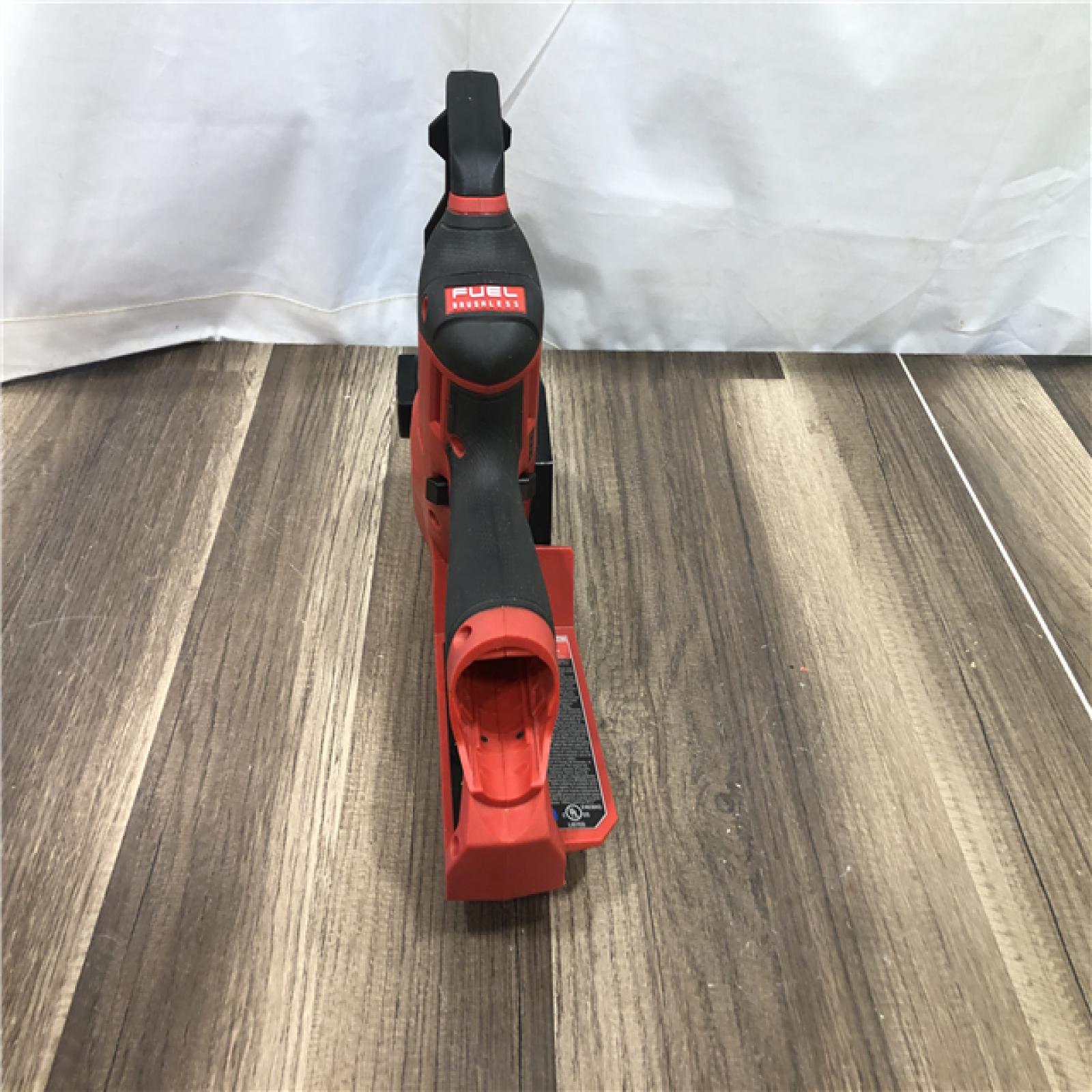 AS-IS Milwaukee  FUEL 12V Lithium-Ion Brushless Battery 6 in. HATCHET Pruning Saw Kit