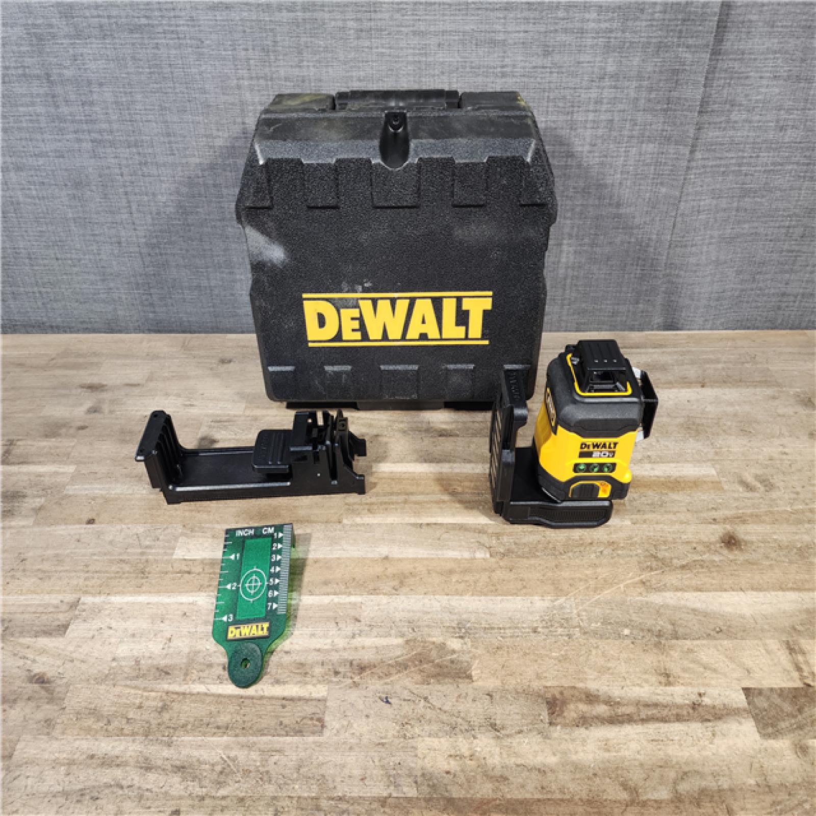 HOUSTON LOCATION - AS-IS DEWALT 20V MAX Laser Level Kit  Cross Line Laser  3x360  Green (TOOL ONLY)