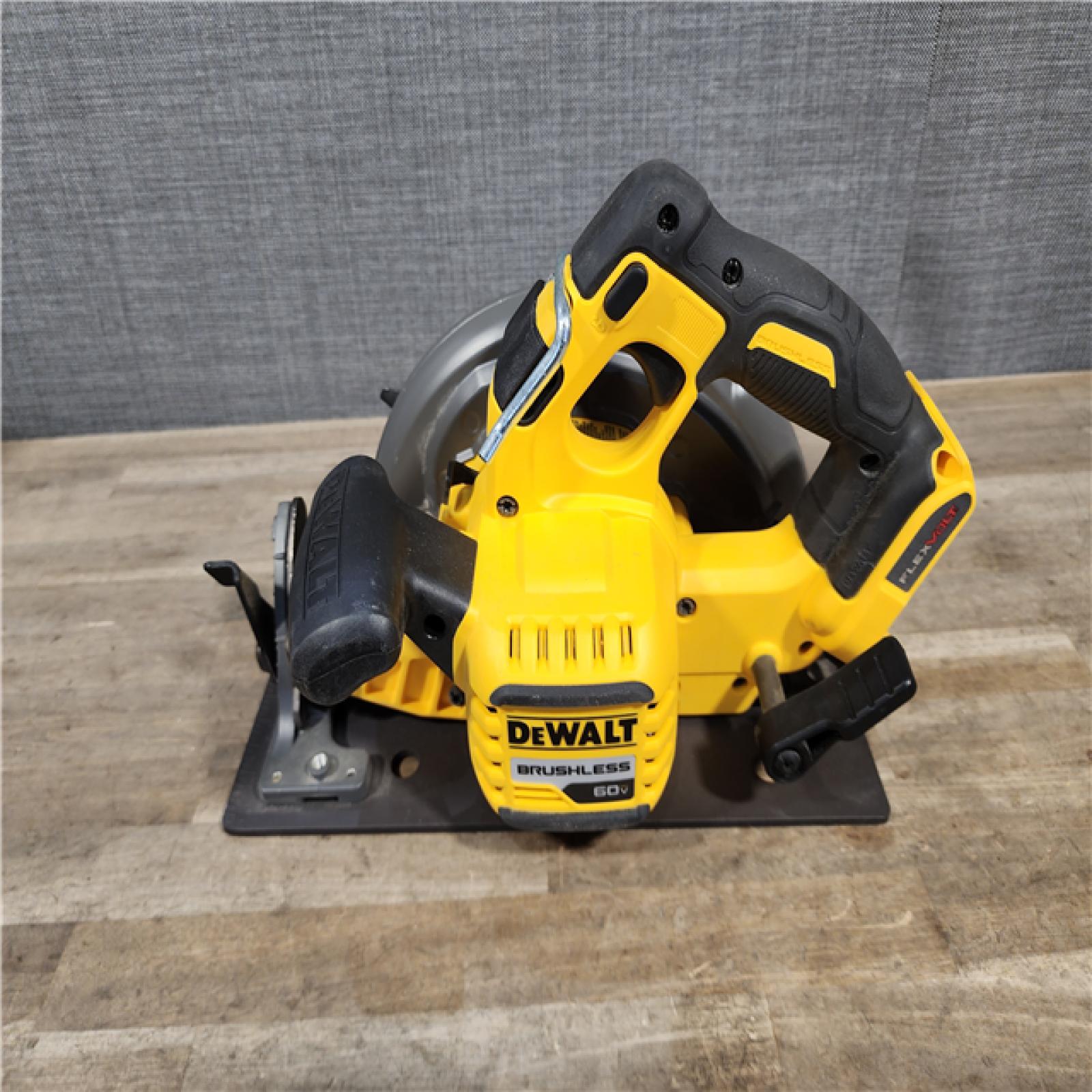 HOUSTON LOCATION - AS-IS DeWALT Flexvolt Max 7-1/4 60V Brushless Circular Saw (Tool Only)