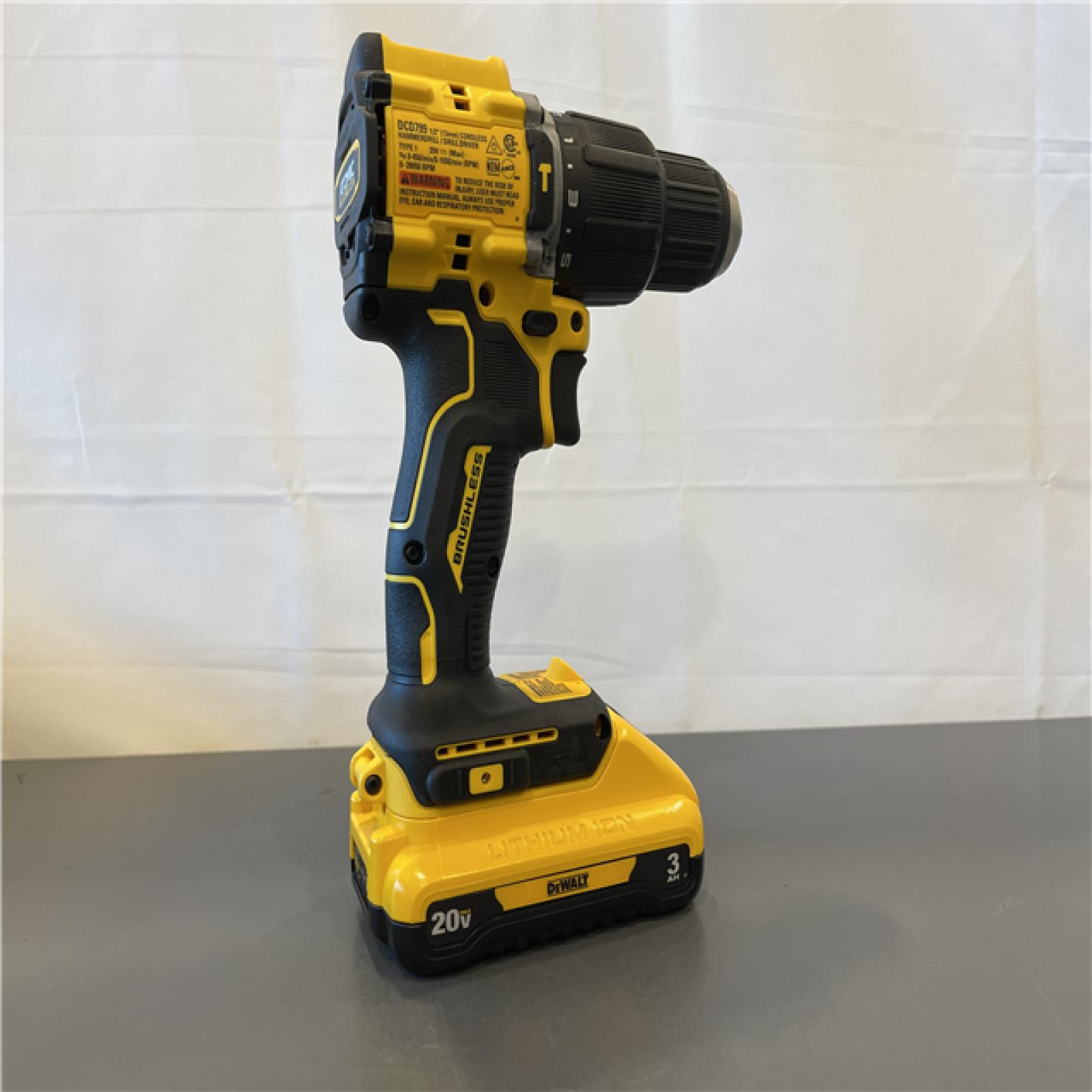 Like New! - DEWALT ATOMIC 20-Volt Lithium-Ion Cordless 1/2 in. Compact Hammer Drill Kit