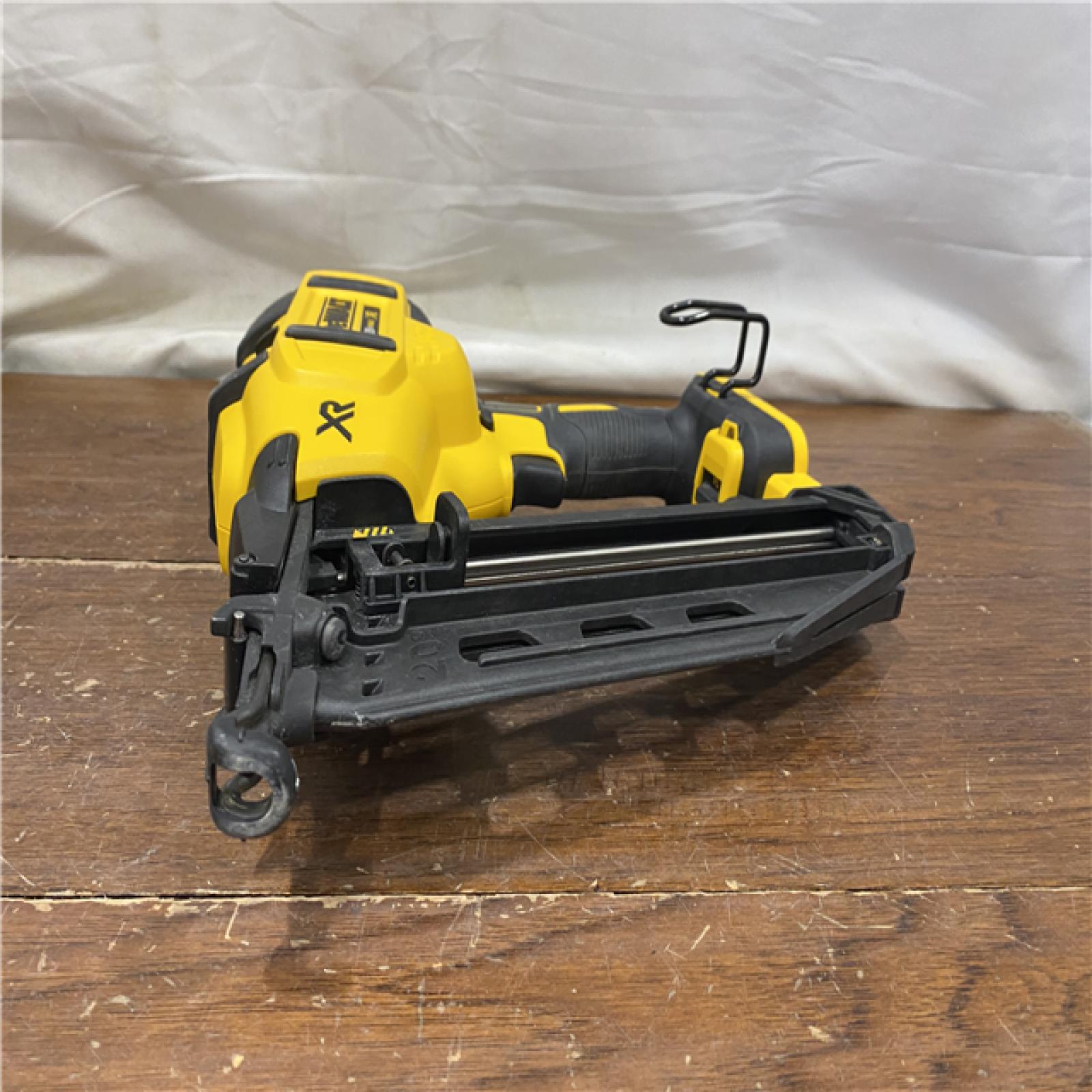 AS-IS DeWalt DCN660D1 20V 16 Gauge Cordless Angled Finish Nailer Kit W/ 2Ah Battery