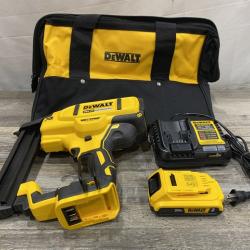 AS-IS DEWALT 20V MAX XR Lithium-Ion Cordless 18-Gauge Narrow Crown Stapler Kit