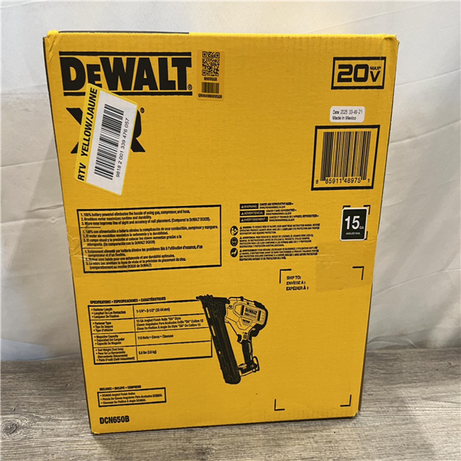 NEW - DEWALT 20V MAX XR Lithium-Ion Cordless 15-Gauge Angled Finish Nailer (Tool Only)