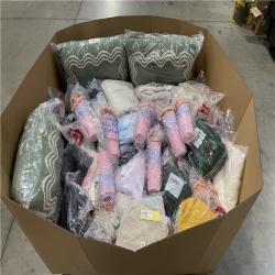 DALLAS LOCATION- NEW!- BULLSEYE MIXED CLOTHING PALLET (300 UNITS)