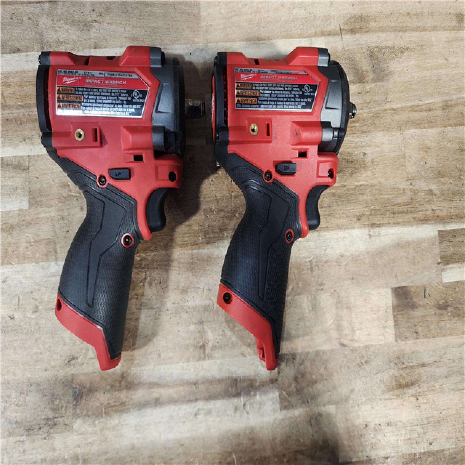 HOUSTON LOCATION - AS-IS MILWAUKEE 2 TOOL COMBO KIT W/ (2) BATTERY & CHARGER