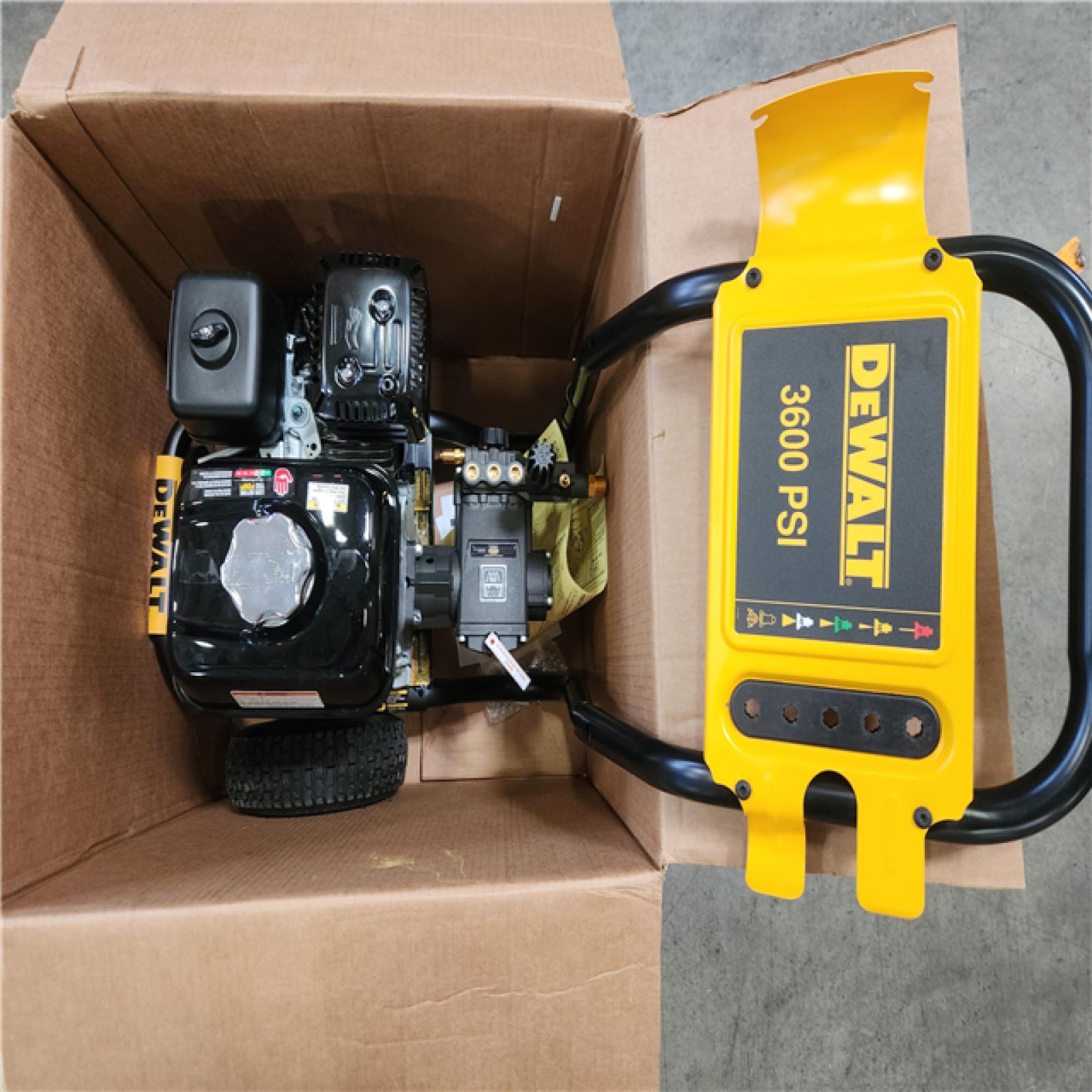 Phoenix NEW DEWALT 3600 PSI 2.5 GPM Cold Water Gas Professional Pressure Washer with HONDA GX200 Engine