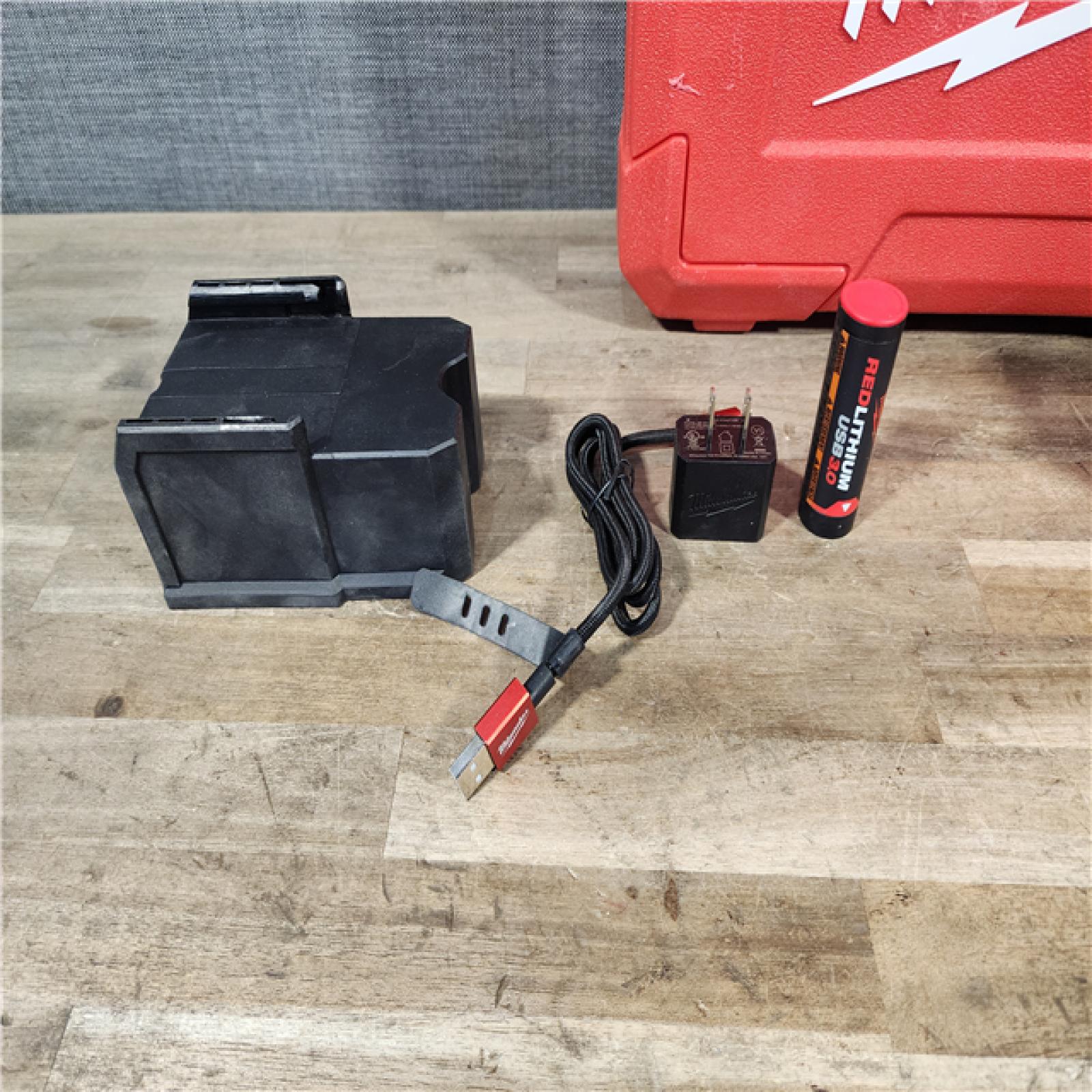 HOUSTON LOCATION - AS-IS Milwaukee Green 100 ft. Cross Line and Plumb Points Rechargeable Laser Level Kit