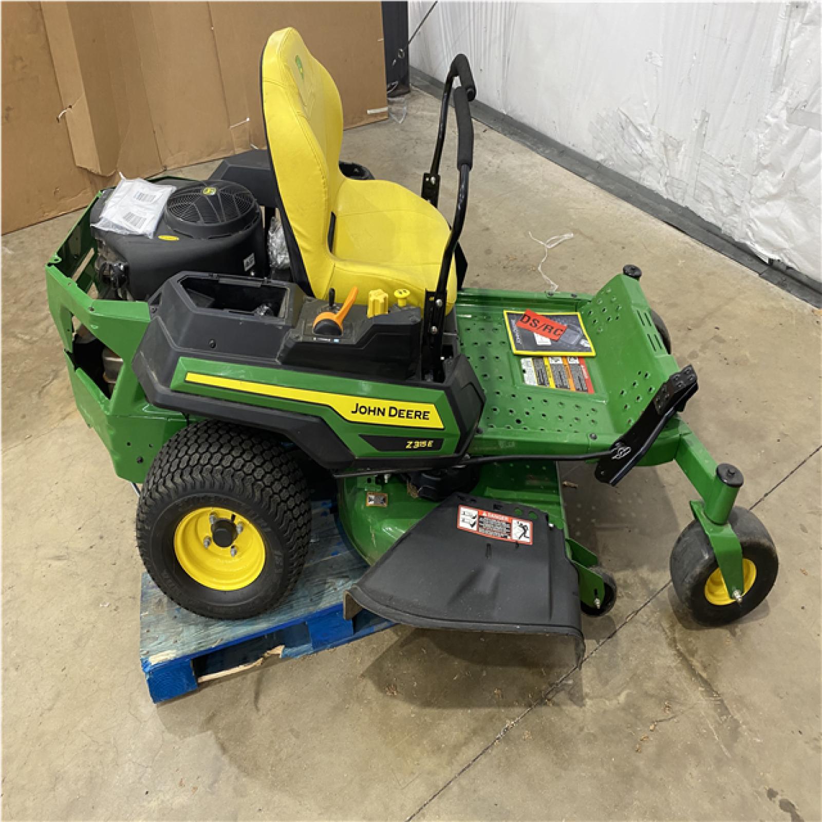 Houston Location - AS-IS Outdoor Power Equipment JOHN DEERE Z 315 E SIT DOWN MOWER