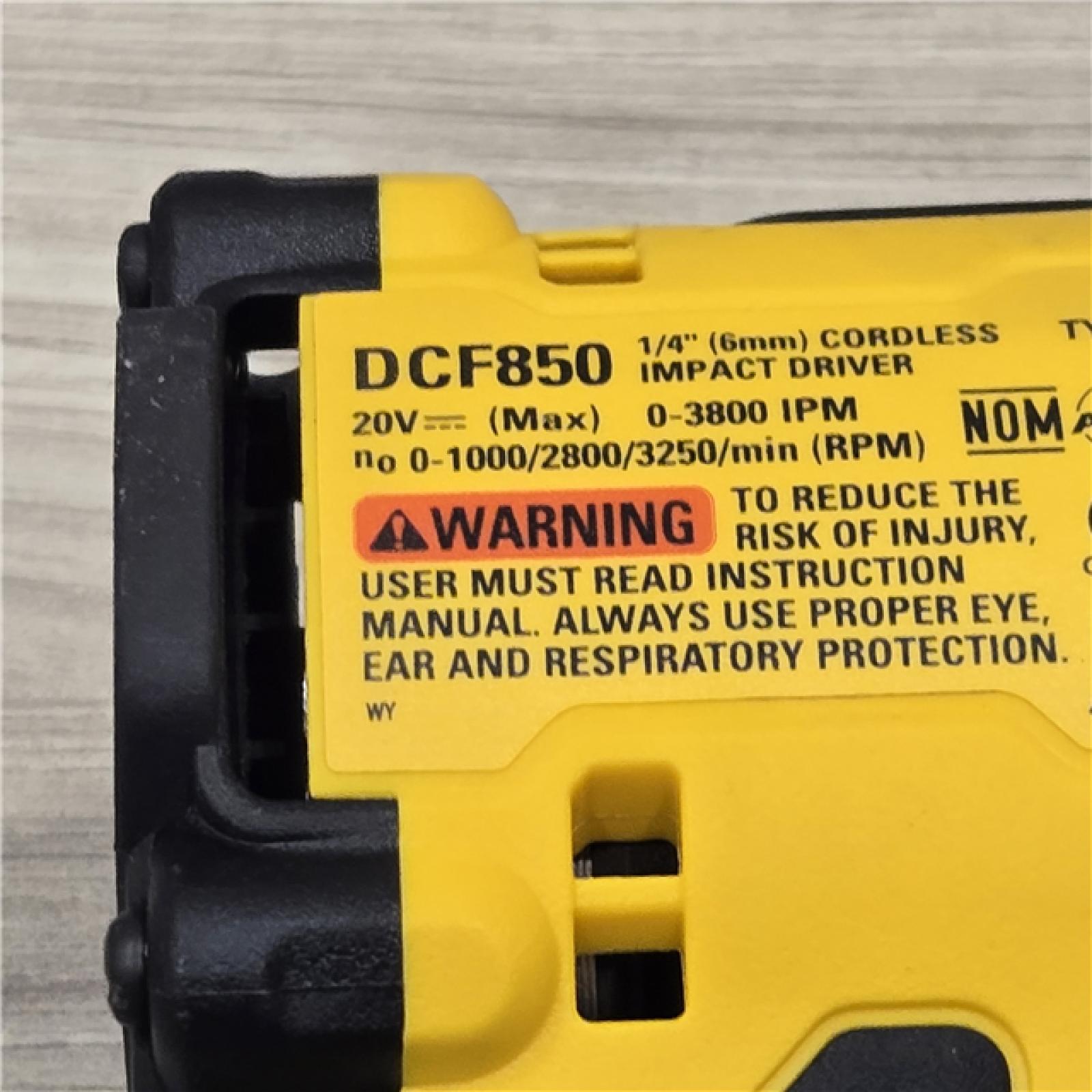 AS-IS DeWalt 20V MAX ATOMIC 1/4 in. Cordless Impact Driver Kit