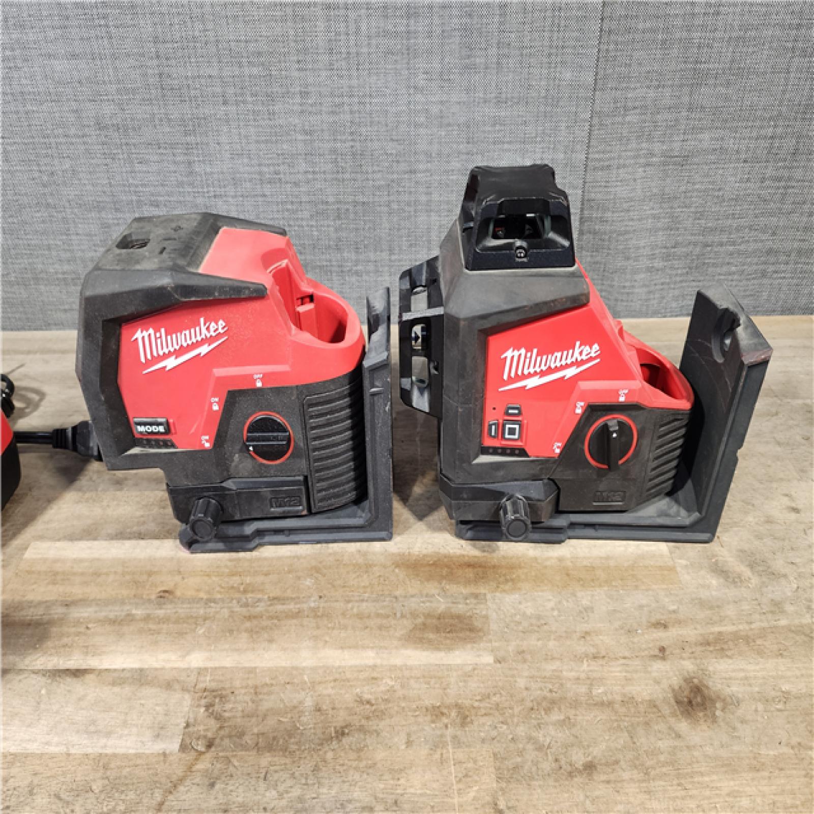 HOUSTON LOCATION - AS-IS MILWAUKEE 2 TOOL COMBO KIT W/ (2) BATTERY & CHARGER