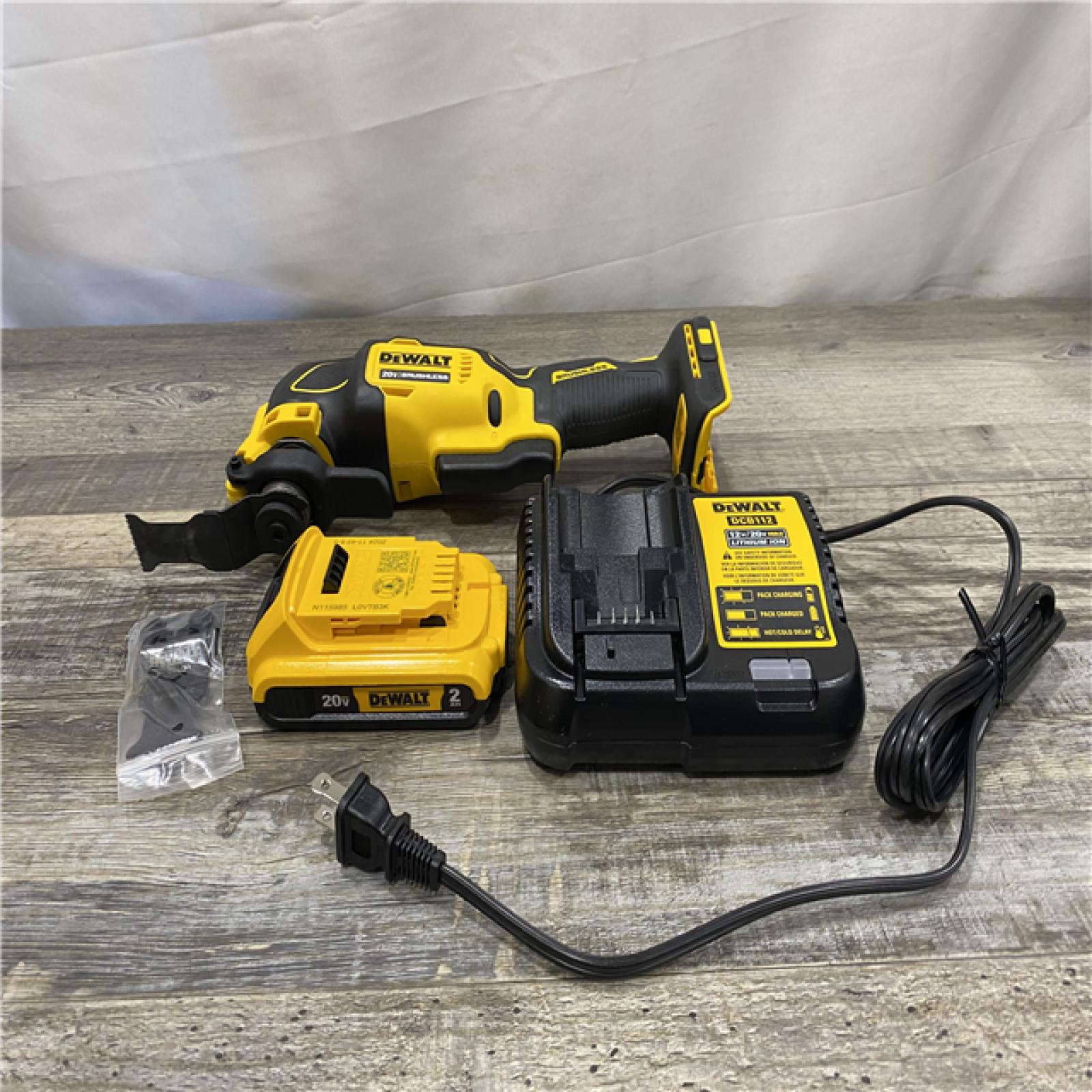 AS-IS DEWALT ATOMIC 20V MAX Cordless Brushless Oscillating Multi Tool Kit