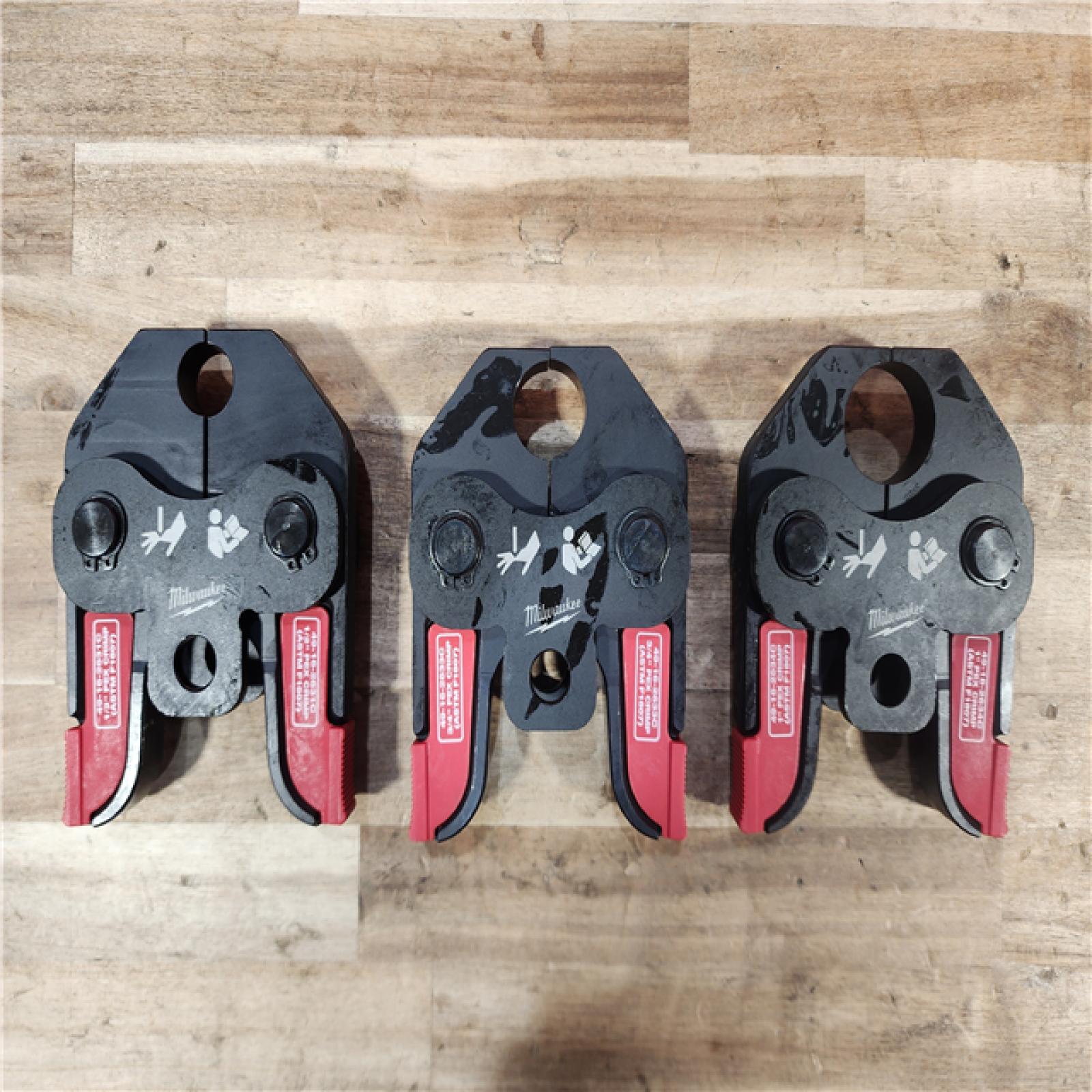 HOUSTON LOCATION - AS-IS (APPEARS LIKE NEW) Milwaukee 18V Lithium-Ion Cordless Short Throw Press Tool with 3 PEX Crimp Jaws Kit