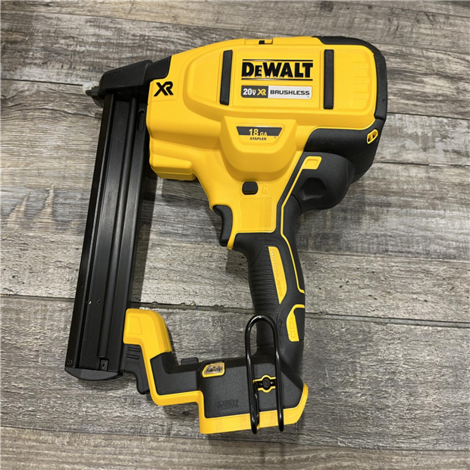 AS-IS DEWALT 20V MAX XR Lithium-Ion Cordless 18-Gauge Narrow Crown Stapler Kit
