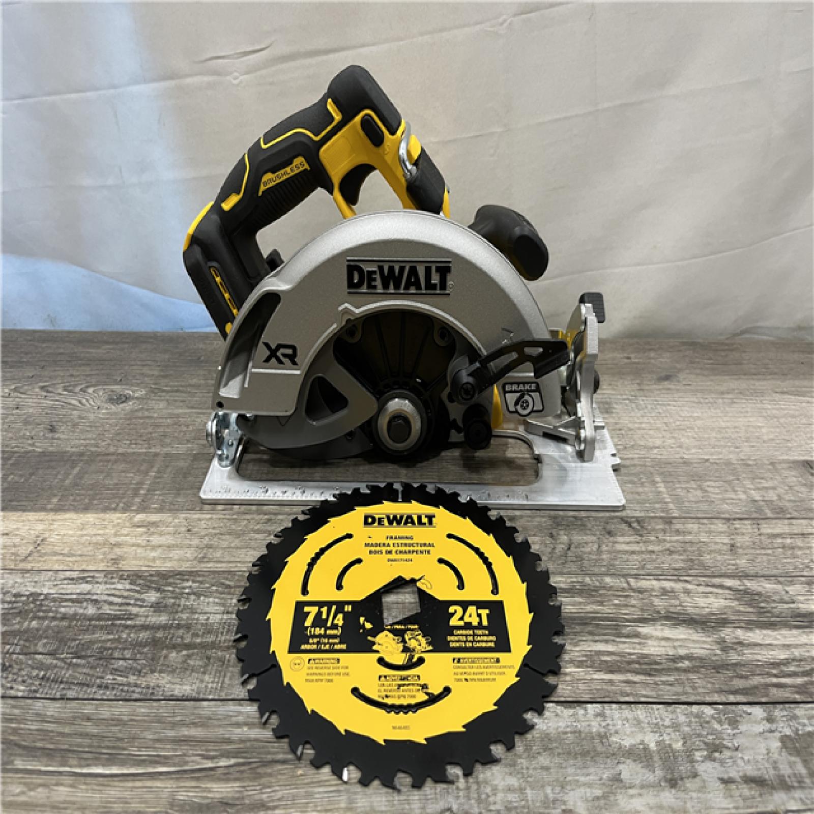 AS-IS DEWALT 20-Volt MAX 7-1/4 in. Cordless Circular Saw (Tool Only)